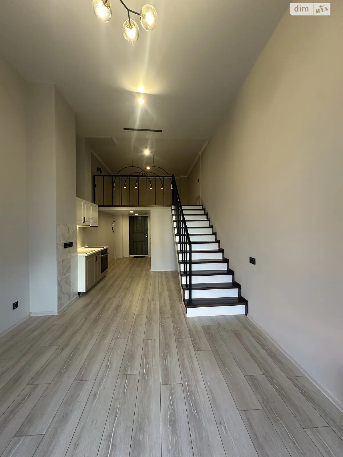 Продается 1-комнатная квартира 40 кв. м в Одессе, ул. Валерия Самофалова, 20 - фото 1