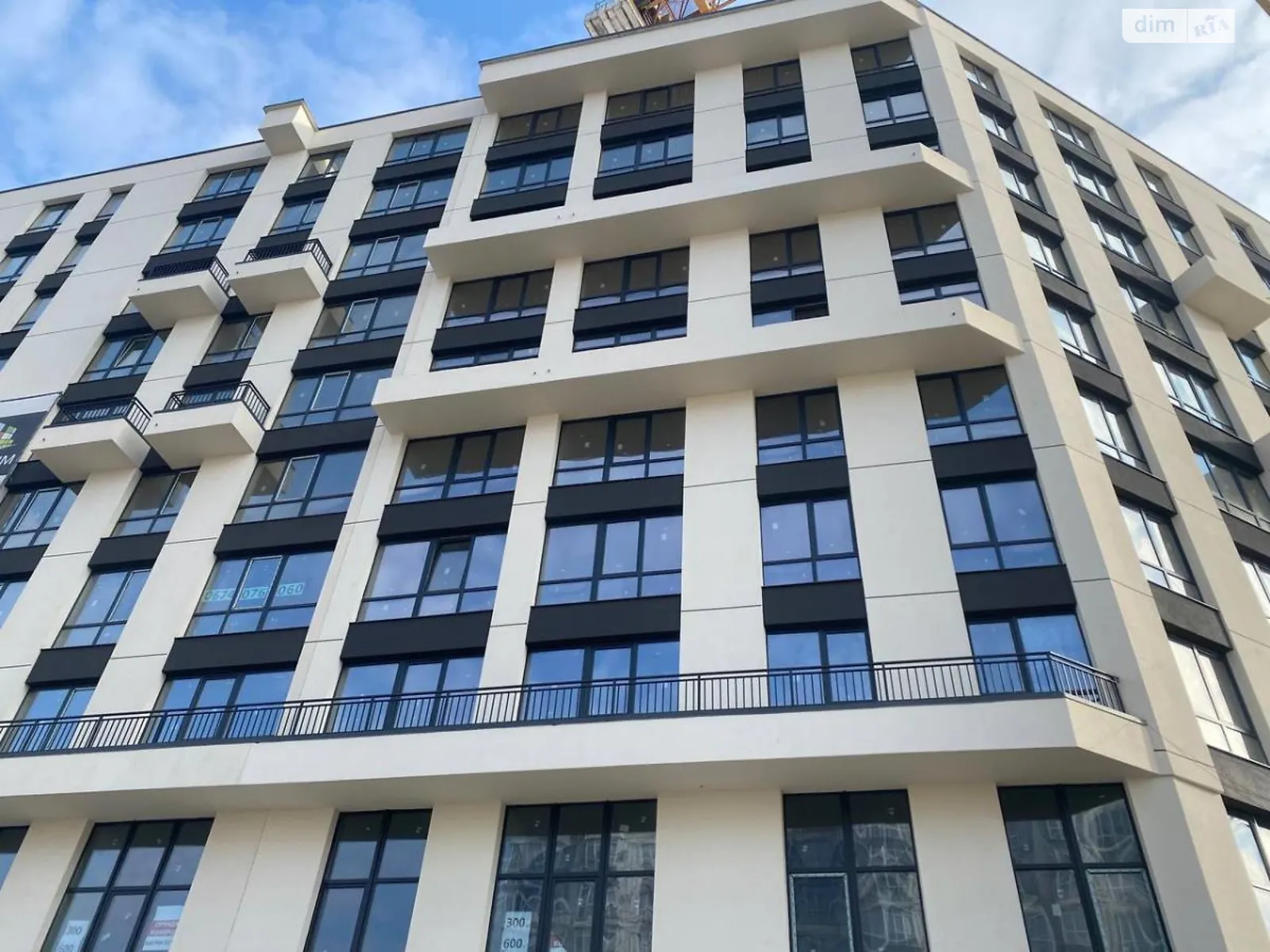 Продается 1-комнатная квартира 39.5 кв. м в Ивано-Франковске, ул. Набережная имени Василия Стефаника, 90 - фото 1