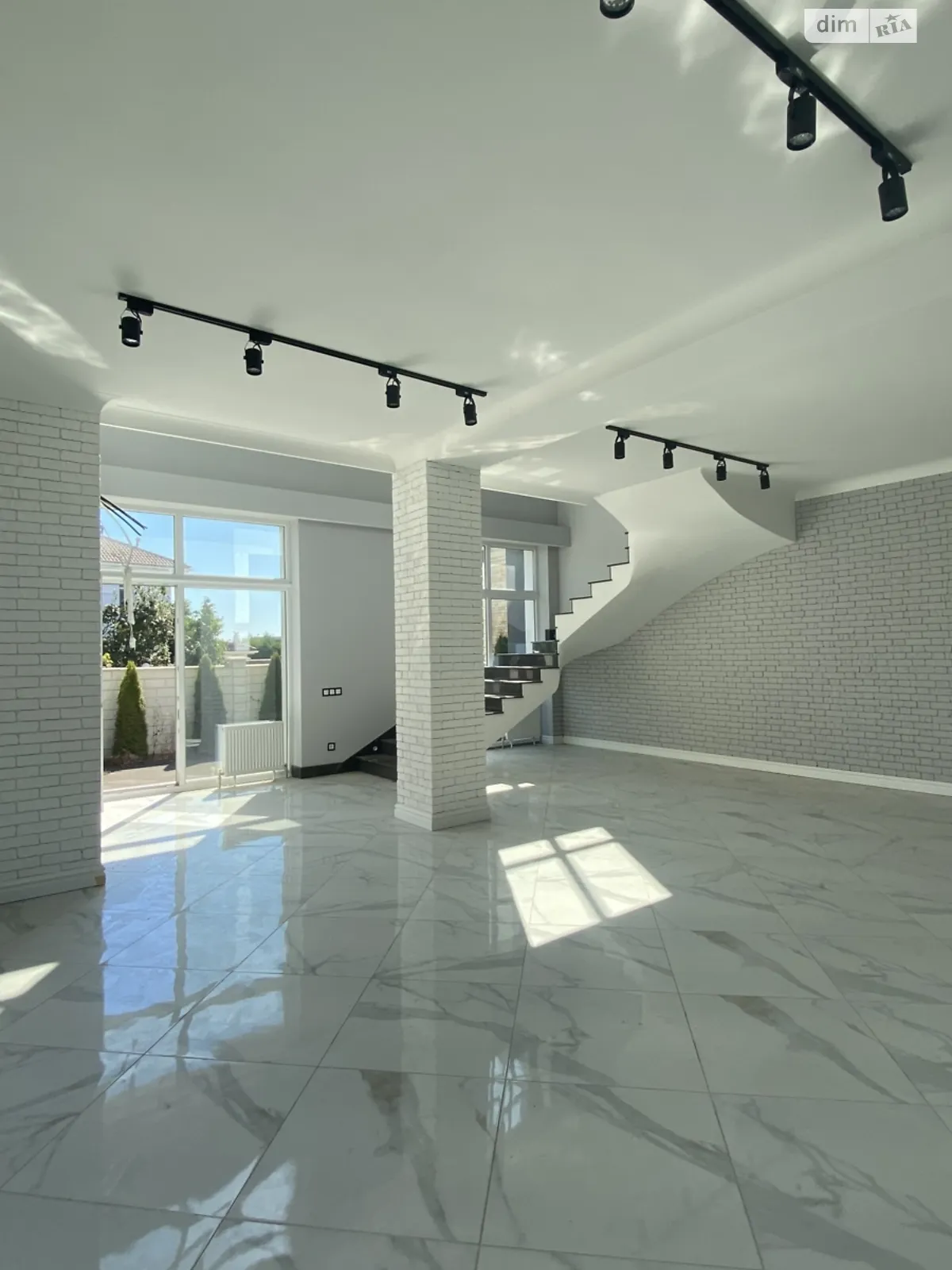 Продається будинок 2 поверховий 180 кв. м з садом, цена: 250000 $ - фото 1