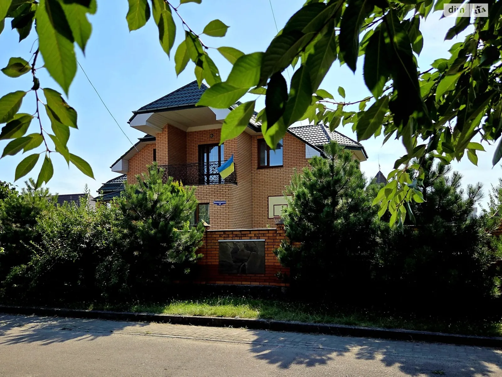 Продается дом на 2 этажа 271 кв. м с бассейном, цена: 290000 $ - фото 1