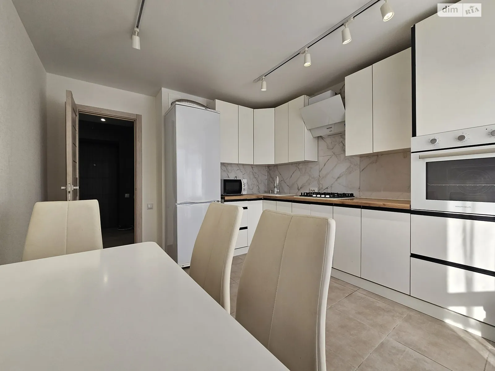 1-комнатная квартира 46 кв. м в Тернополе, ул. Белогорская, 26А - фото 1