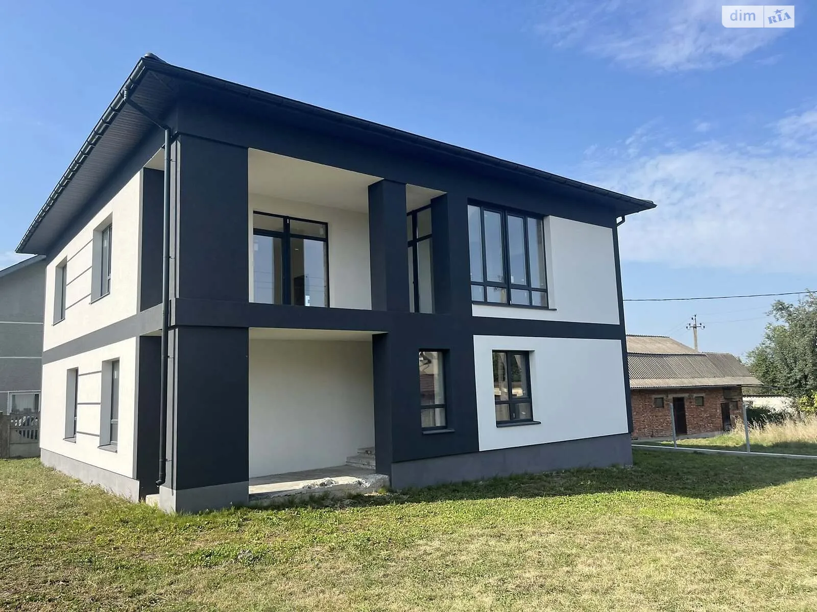 Продается дом на 2 этажа 200 кв. м с баней/сауной, цена: 130000 $ - фото 1