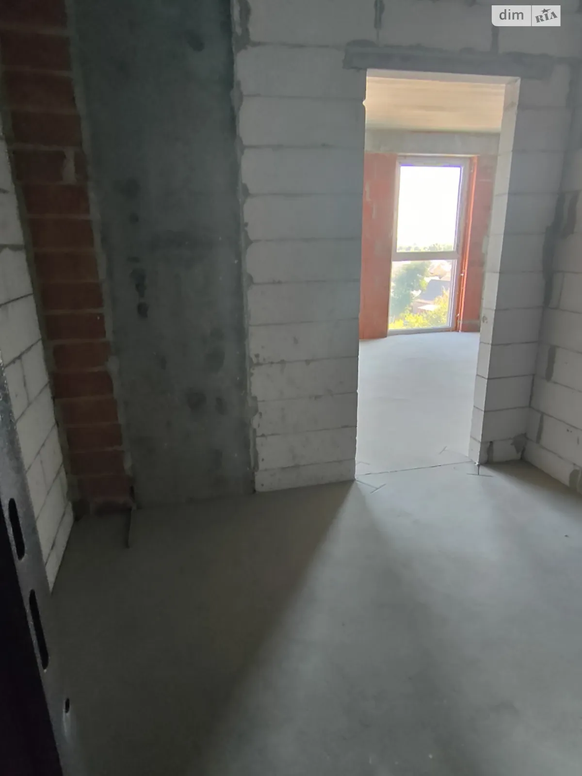 Продается 1-комнатная квартира 38 кв. м в Гостомеле, ул. Свято-Покровская(Ленина), 73 - фото 1