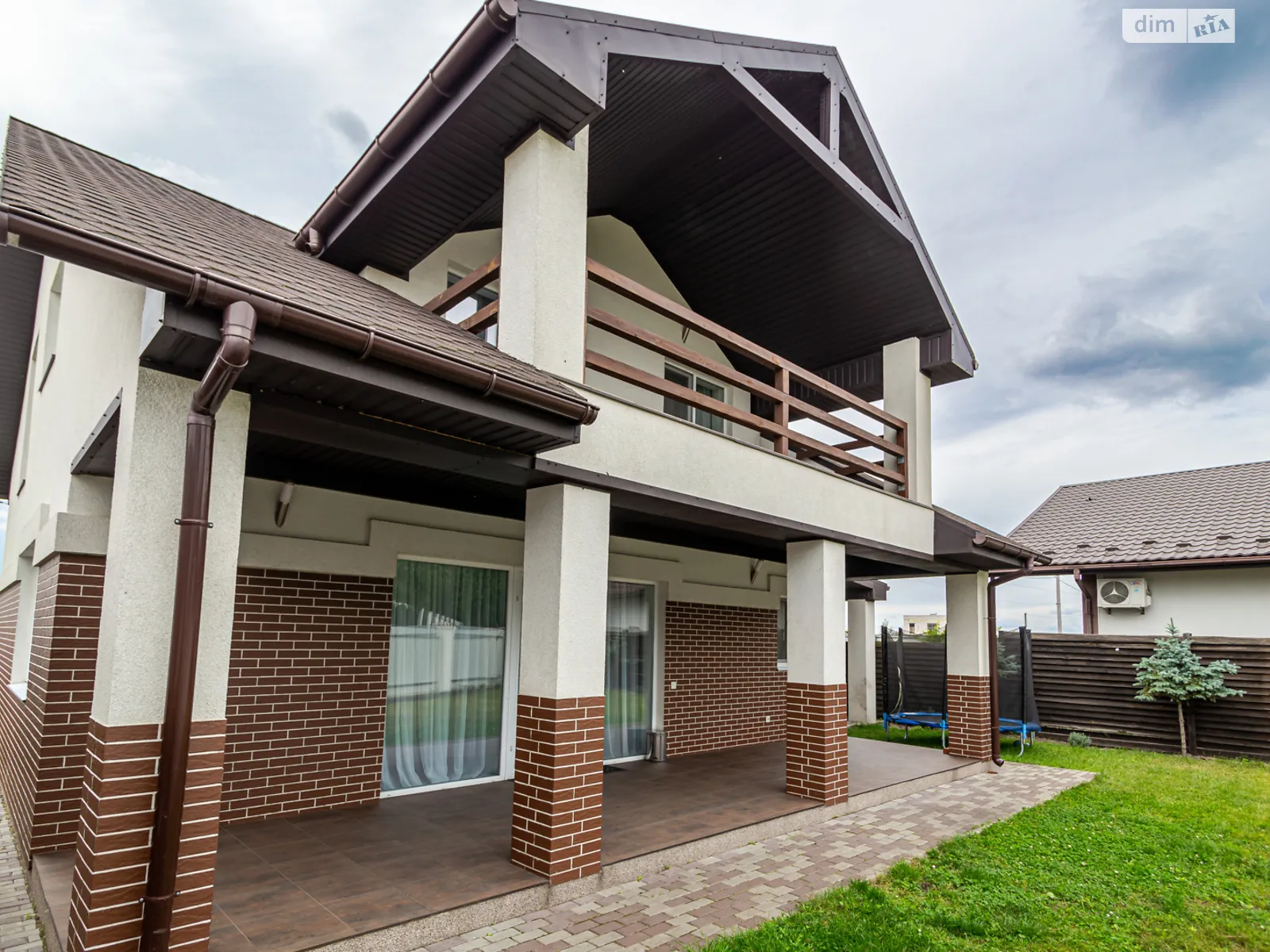 Продается дом на 2 этажа 139 кв. м с верандой, цена: 257000 $ - фото 1