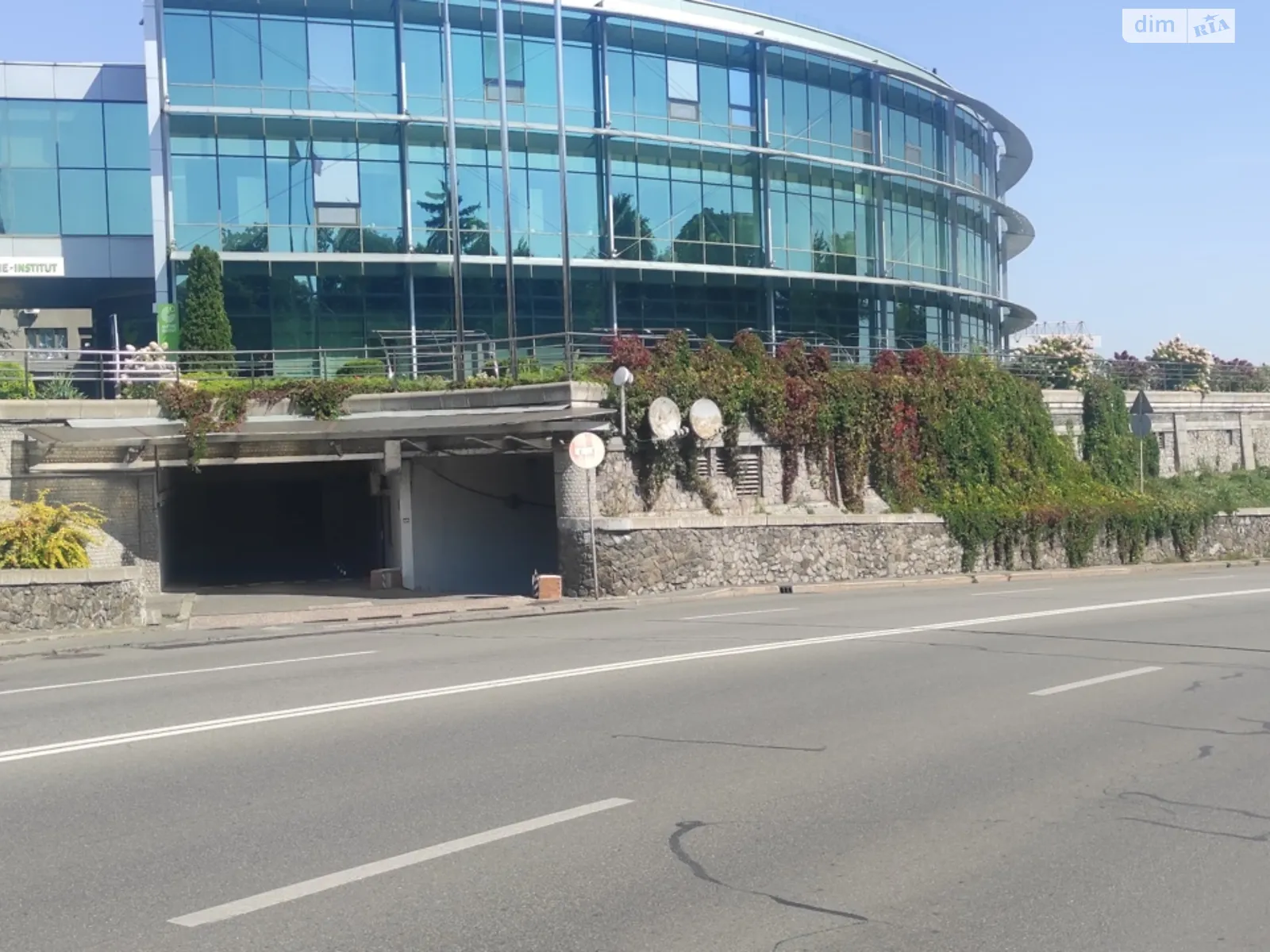 Продается подземный паркинг под легковое авто на 57 кв. м, цена: 65000 $ - фото 1