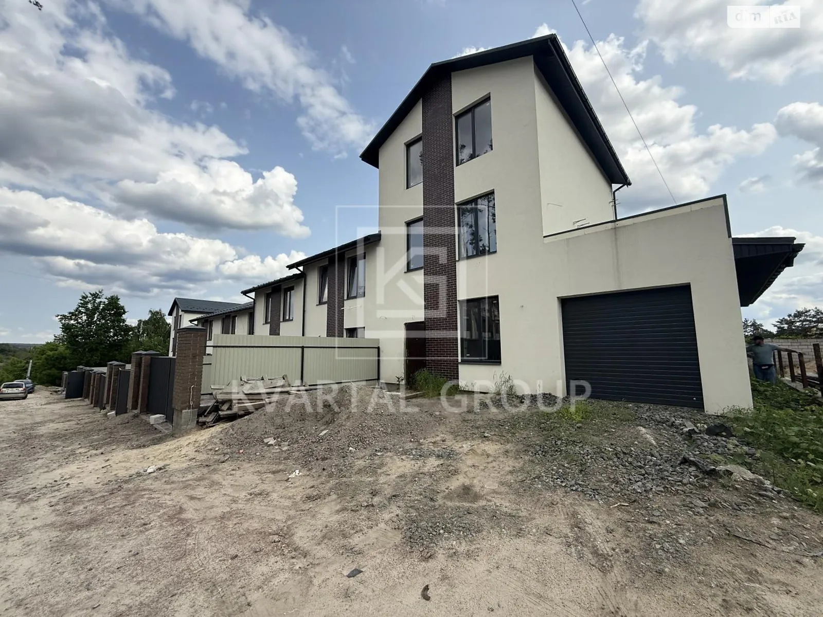 Продается дом на 3 этажа 136.2 кв. м с мансардой, цена: 69000 $ - фото 1