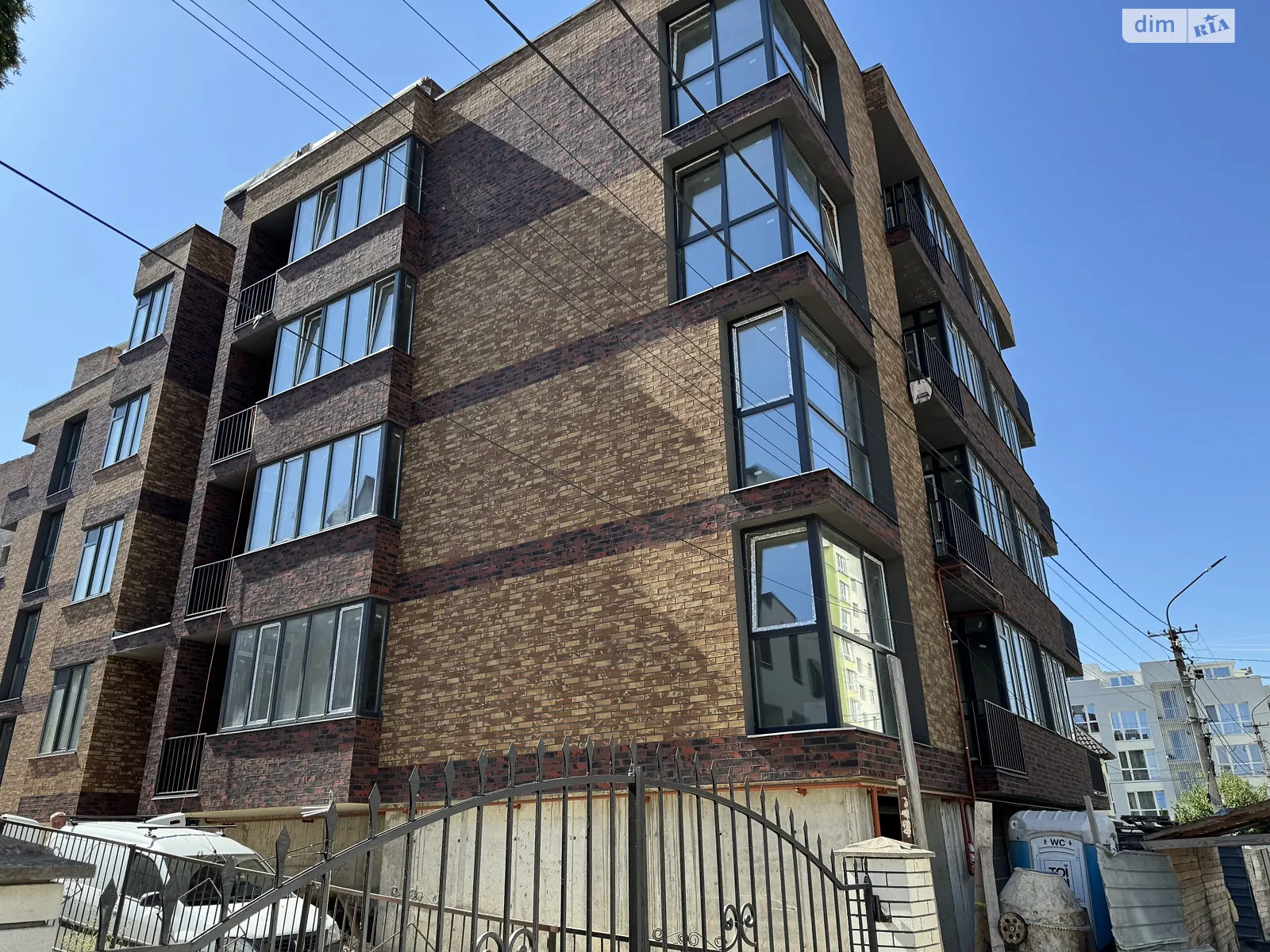 3-комнатная квартира 96.3 кв. м в Тернополе, ул. Чумацкая - фото 1