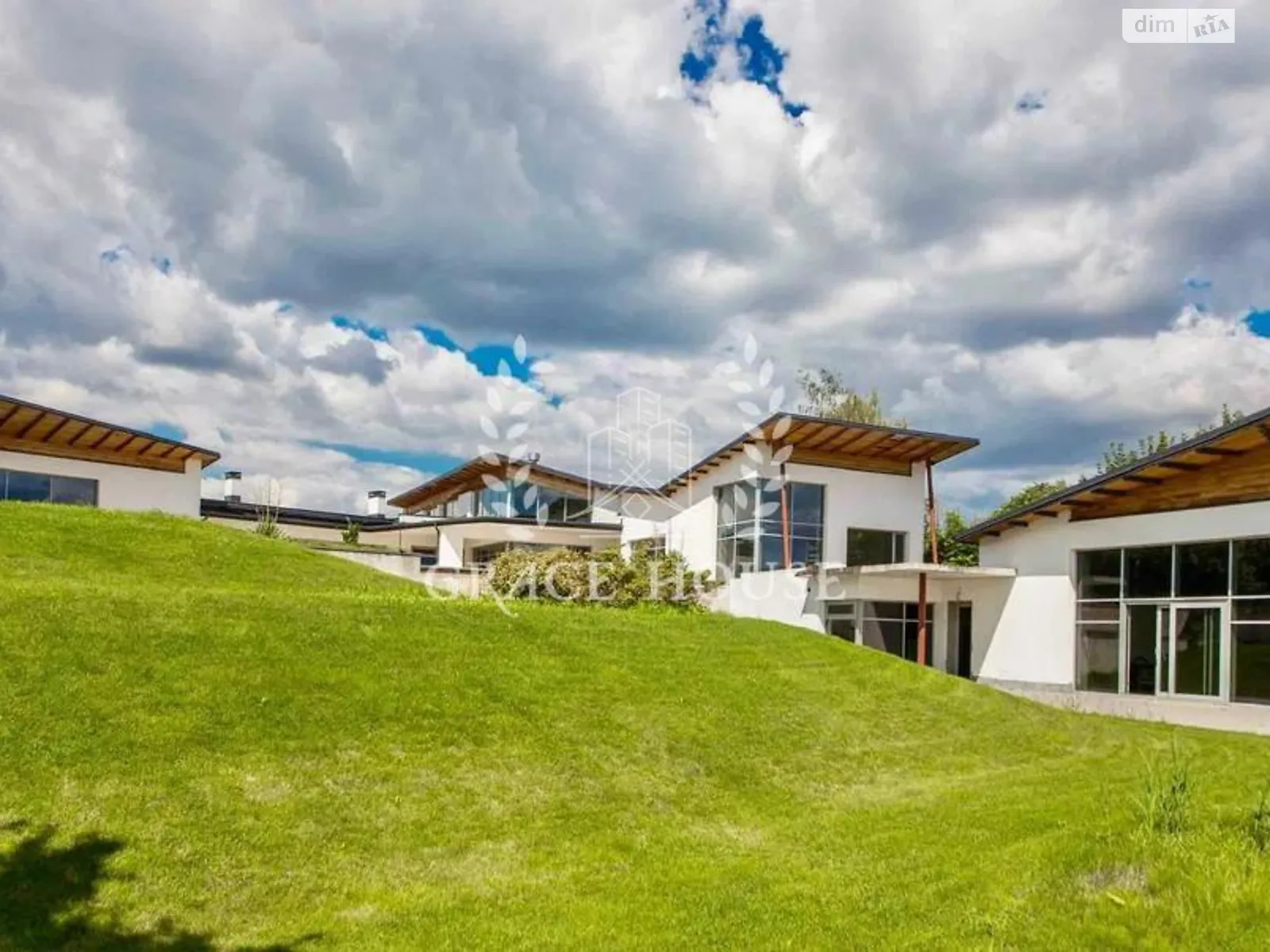 Продается дом на 2 этажа 561 кв. м с садом, цена: 1900000 $ - фото 1