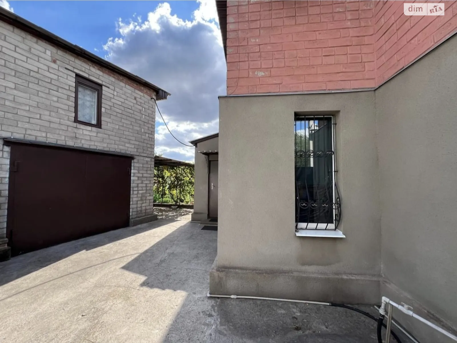 Продается дом на 2 этажа 108 кв. м с подвалом, цена: 43500 $ - фото 1