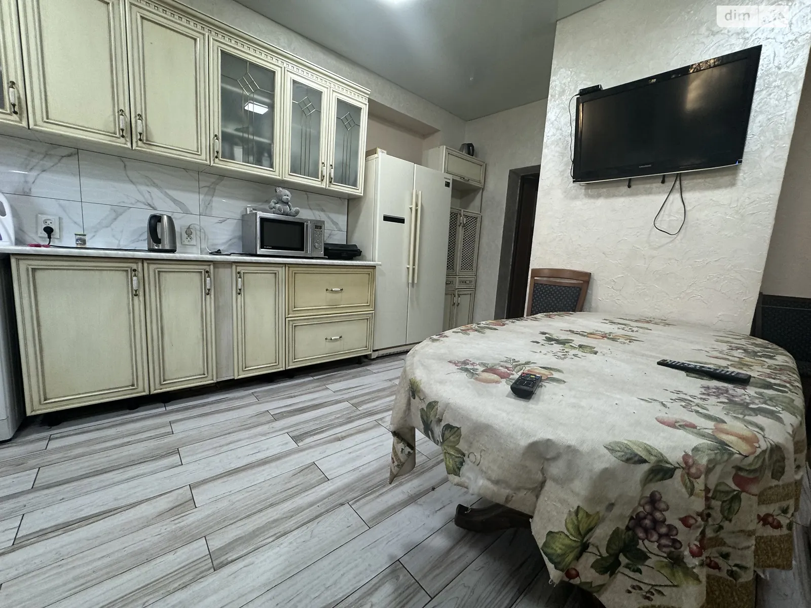 Сдается в аренду одноэтажный дом 120 кв. м с камином, цена: 450 $ - фото 1