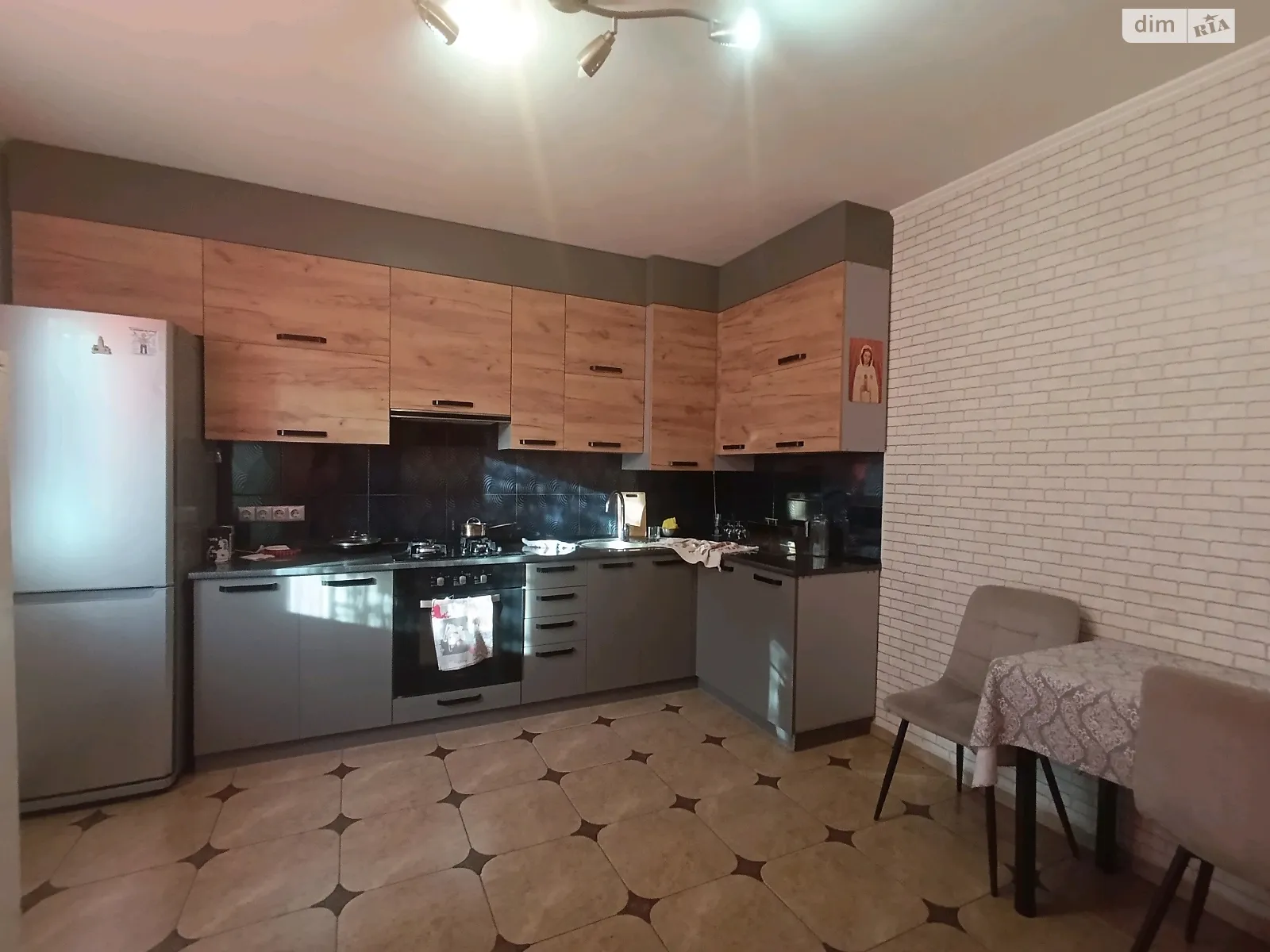 Сдается в аренду дом на 2 этажа 73 кв. м с мансардой, цена: 450 $ - фото 1