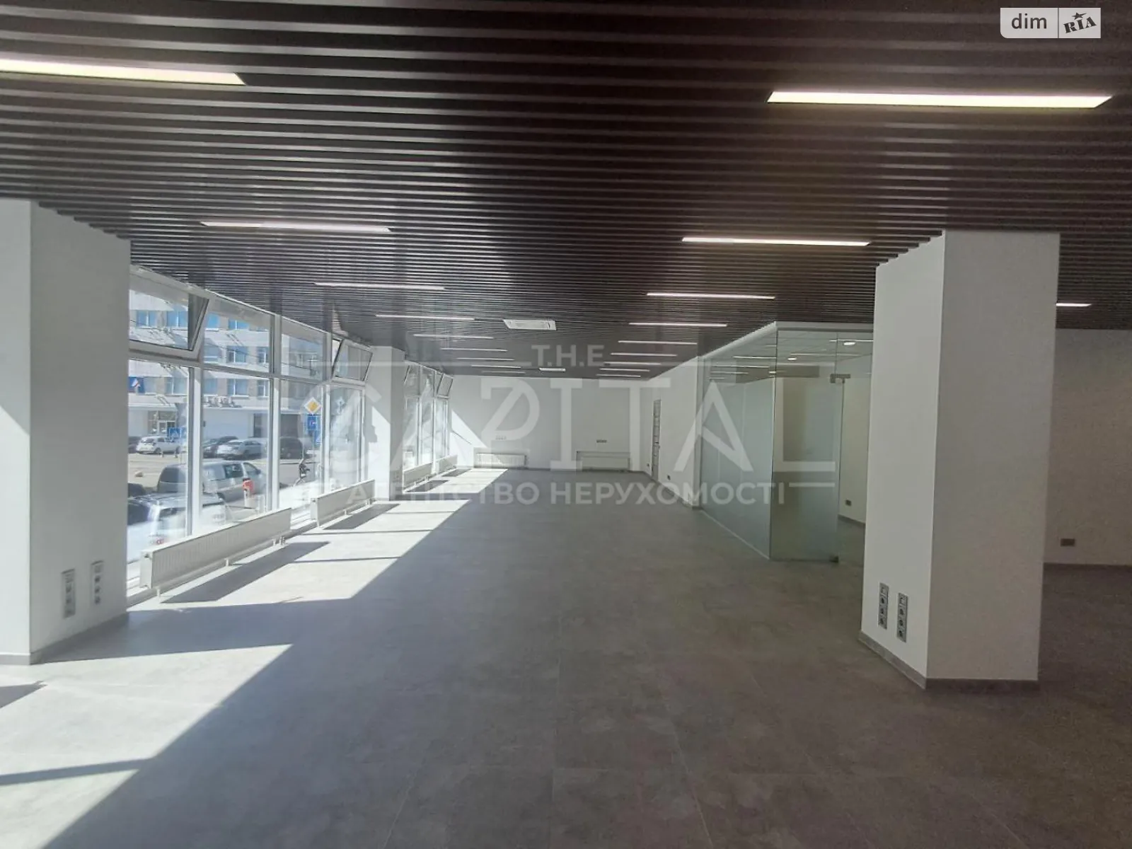 Сдается в аренду офис 182 кв. м в бизнес-центре, цена: 4368 $ - фото 1