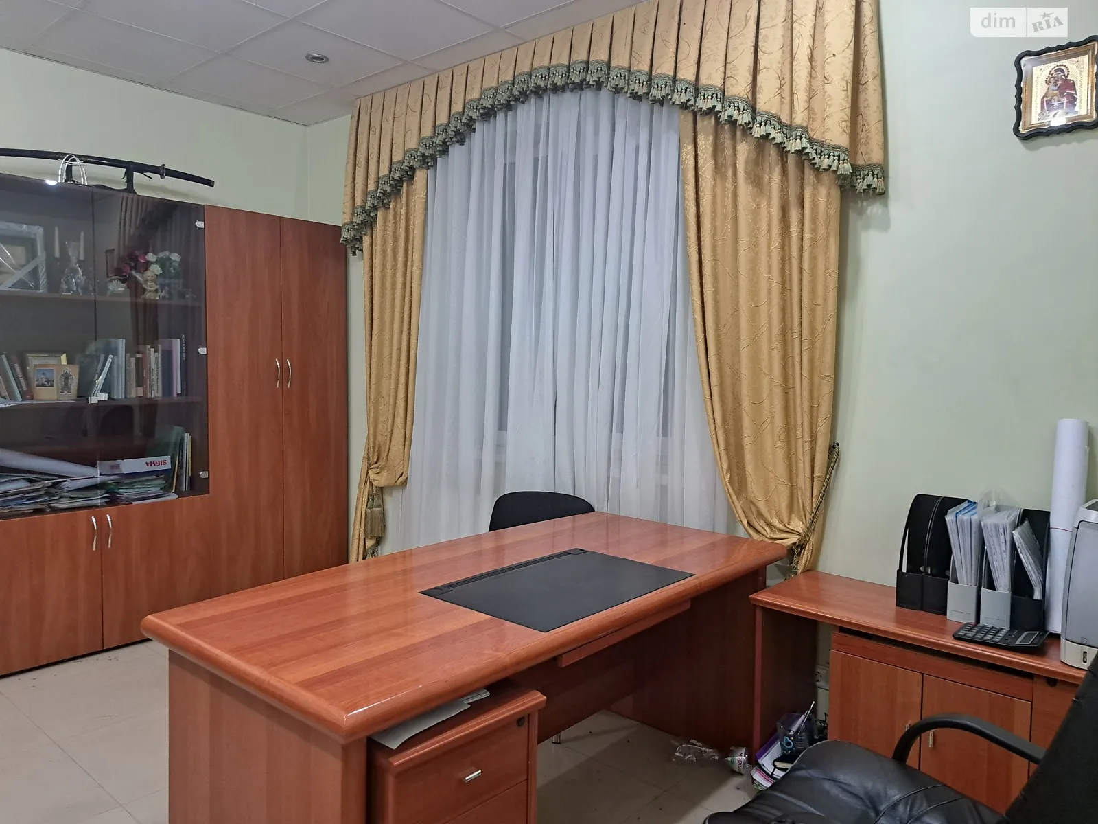 Сдается в аренду офис 133.1 кв. м в бизнес-центре, цена: 900 $ - фото 1
