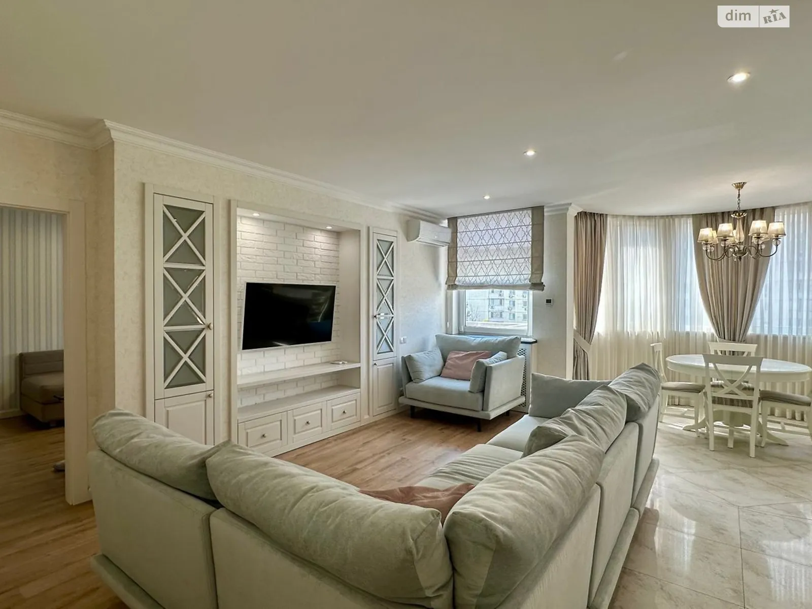 Продается 3-комнатная квартира 92.4 кв. м в Киеве, ул. Федора Эрнста, 16А - фото 1
