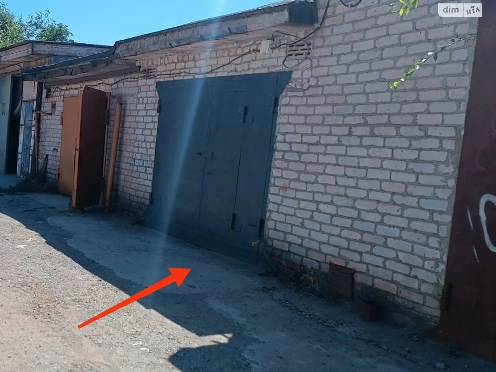 Продается место в гаражном кооперативе под легковое авто на 30 кв. м, цена: 8700 $ - фото 1