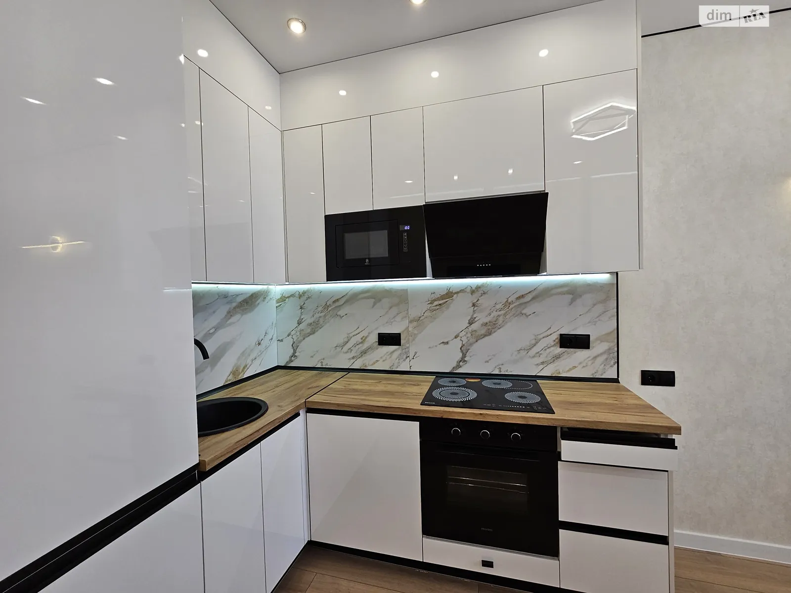 Продается 1-комнатная квартира 42 кв. м в Одессе, ул. Краснова - фото 1