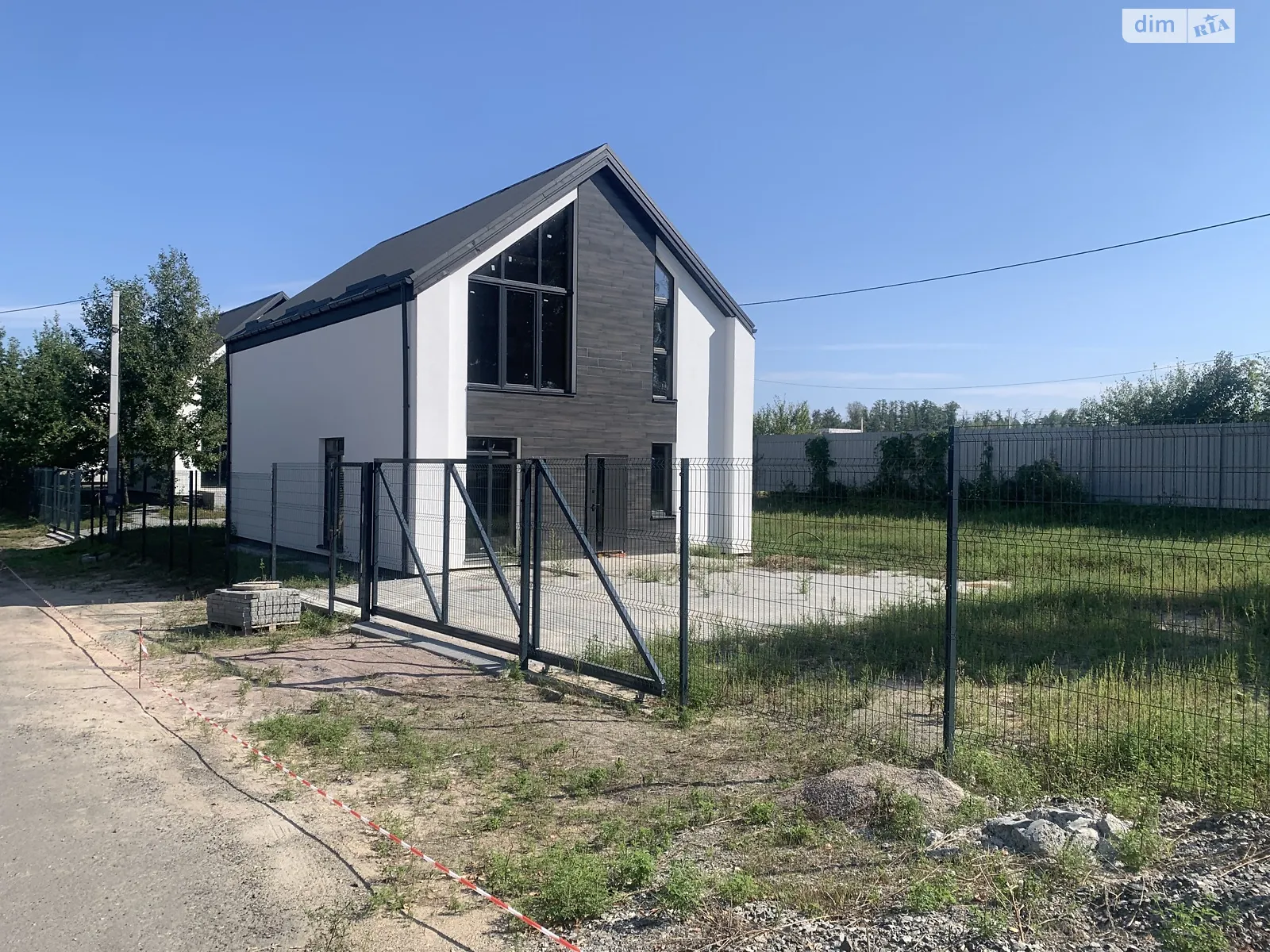 Продается дом на 2 этажа 142 кв. м с садом, цена: 105000 $ - фото 1