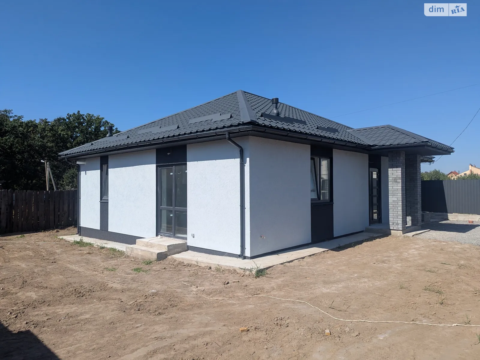 Продається одноповерховий будинок 110 кв. м з бесідкою, цена: 76000 $ - фото 1