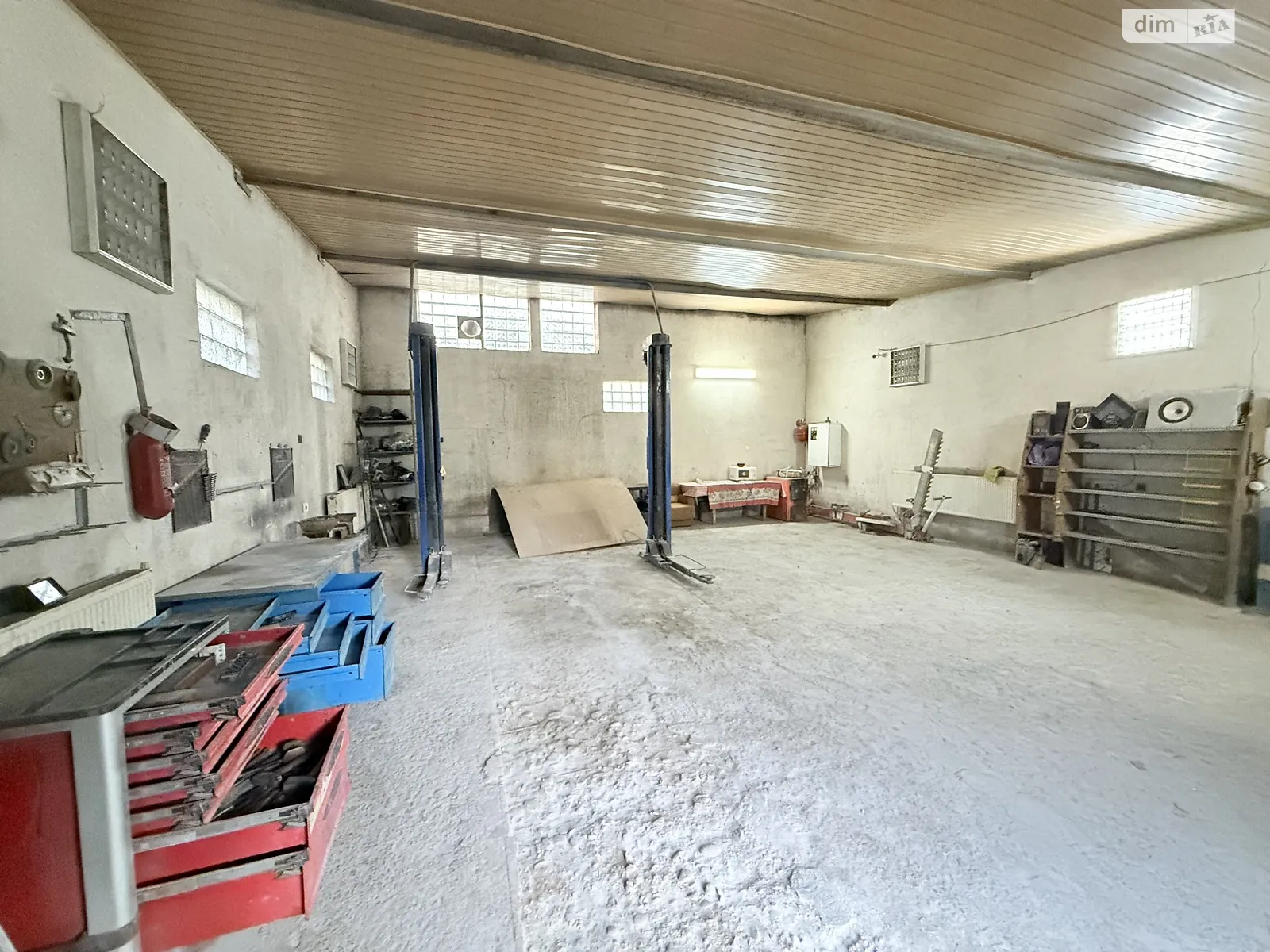 Сдается в аренду объект сферы услуг 300 кв. м в 1-этажном здании, цена: 500 $ - фото 1