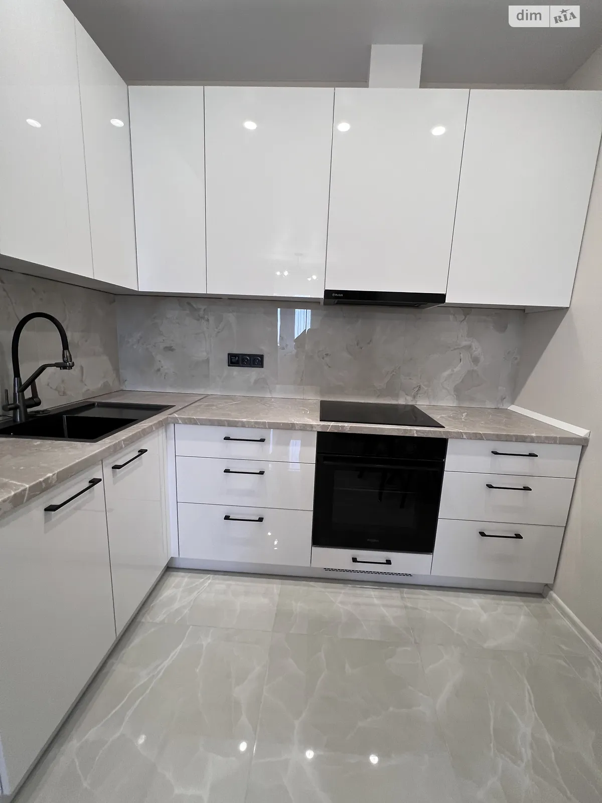 Продается 1-комнатная квартира 45 кв. м в Одессе, ул. Варненская - фото 1