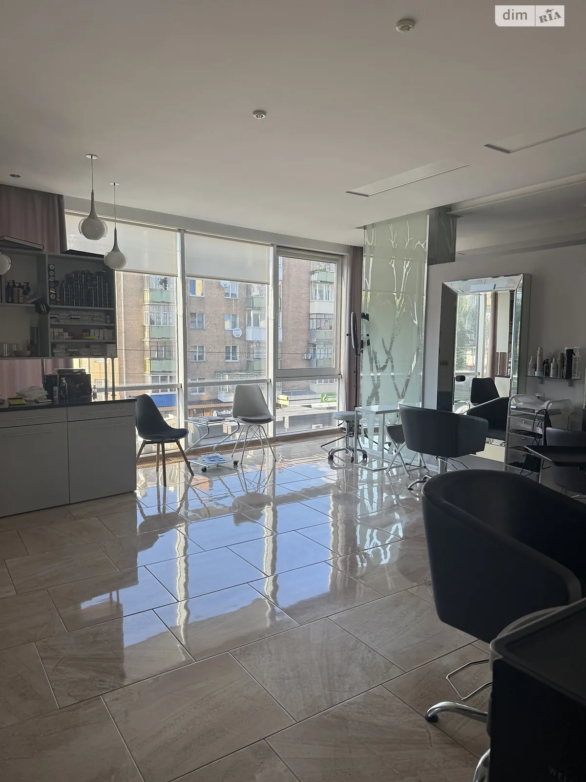 Продается объект сферы услуг 245 кв. м в 6-этажном здании, цена: 16000 € - фото 1