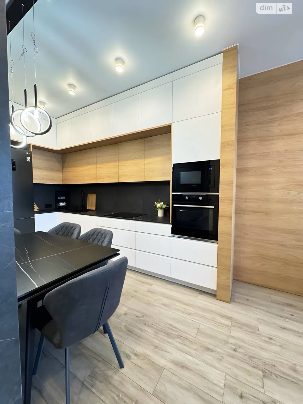 Продается 1-комнатная квартира 49.8 кв. м в Днепре, бул. Звездный, 1М - фото 1