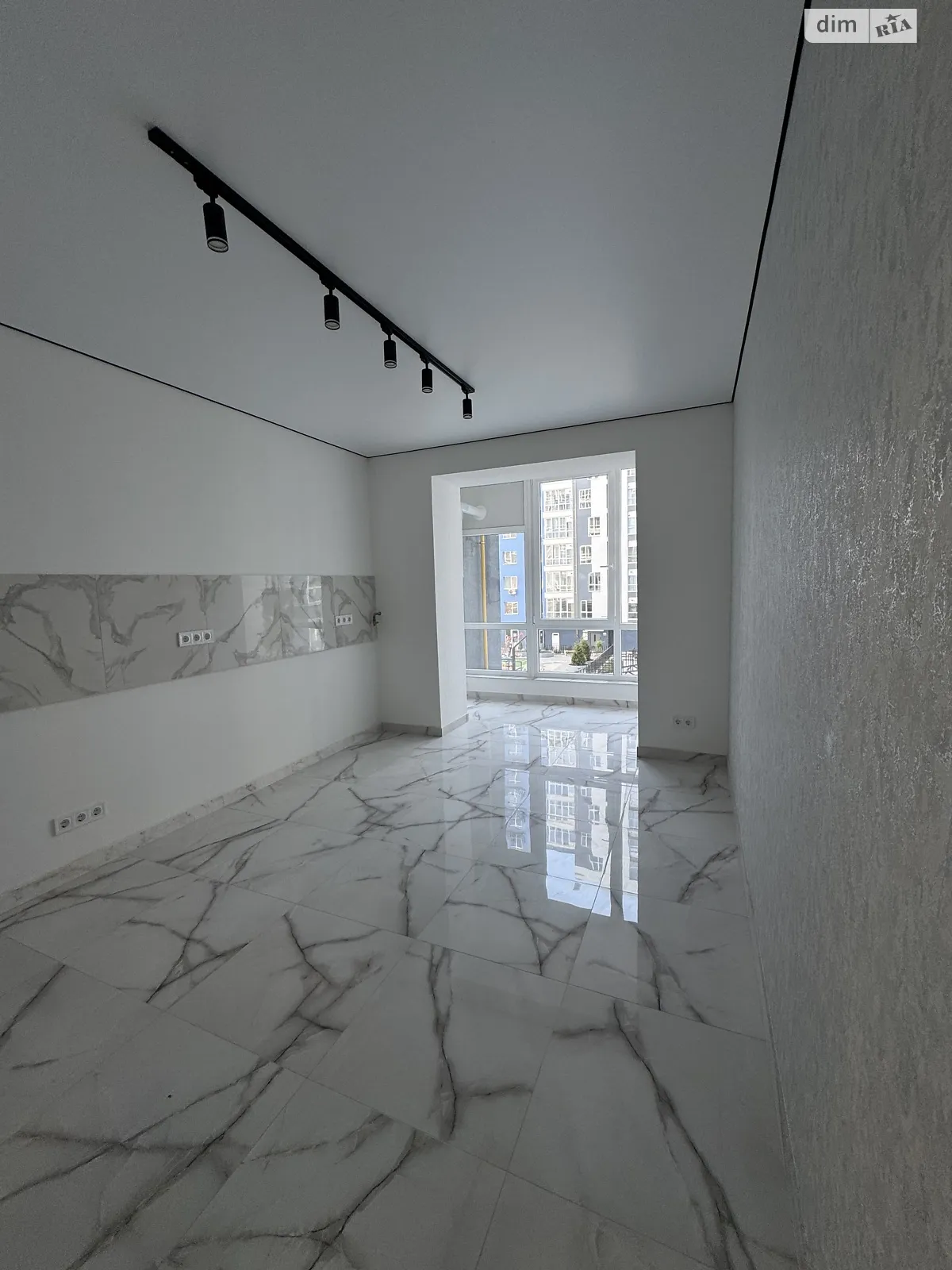 Продается 2-комнатная квартира 62.5 кв. м в Ивано-Франковске, ул. Княгинин - фото 1