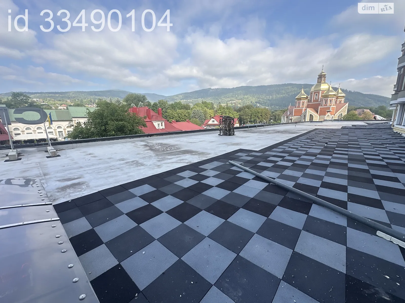 Продается 3-комнатная квартира 71 кв. м в Яремче, ул. Свободы, 301 - фото 1