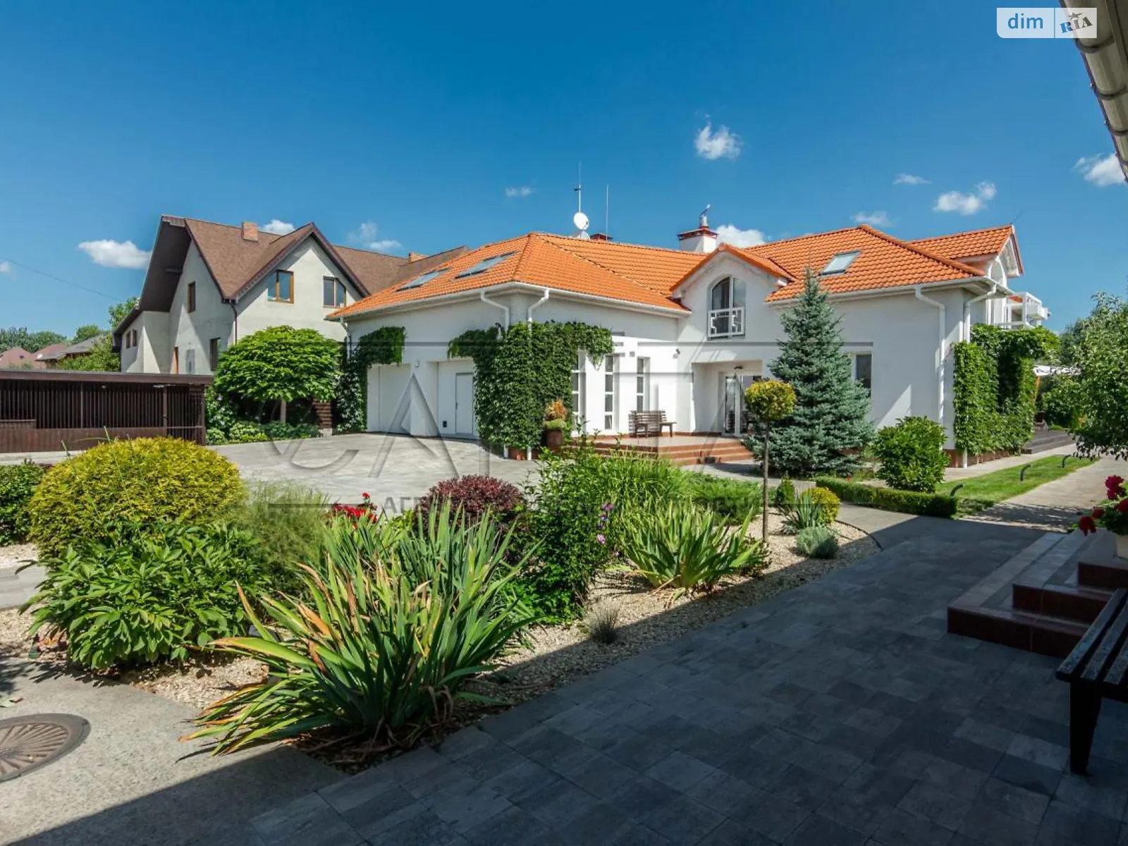 Продается дом на 2 этажа 360 кв. м с верандой, цена: 430000 $ - фото 1