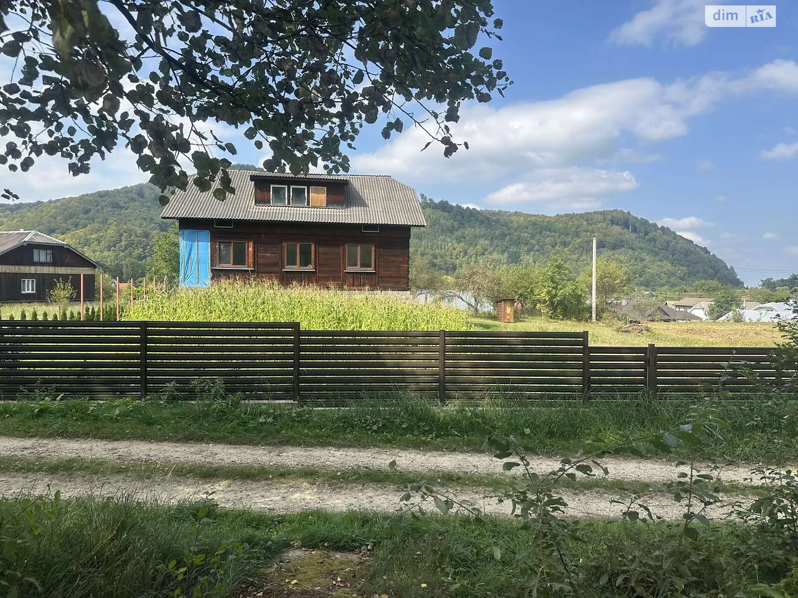 Продается дом на 2 этажа 268.1 кв. м с гаражом, цена: 45000 $ - фото 1