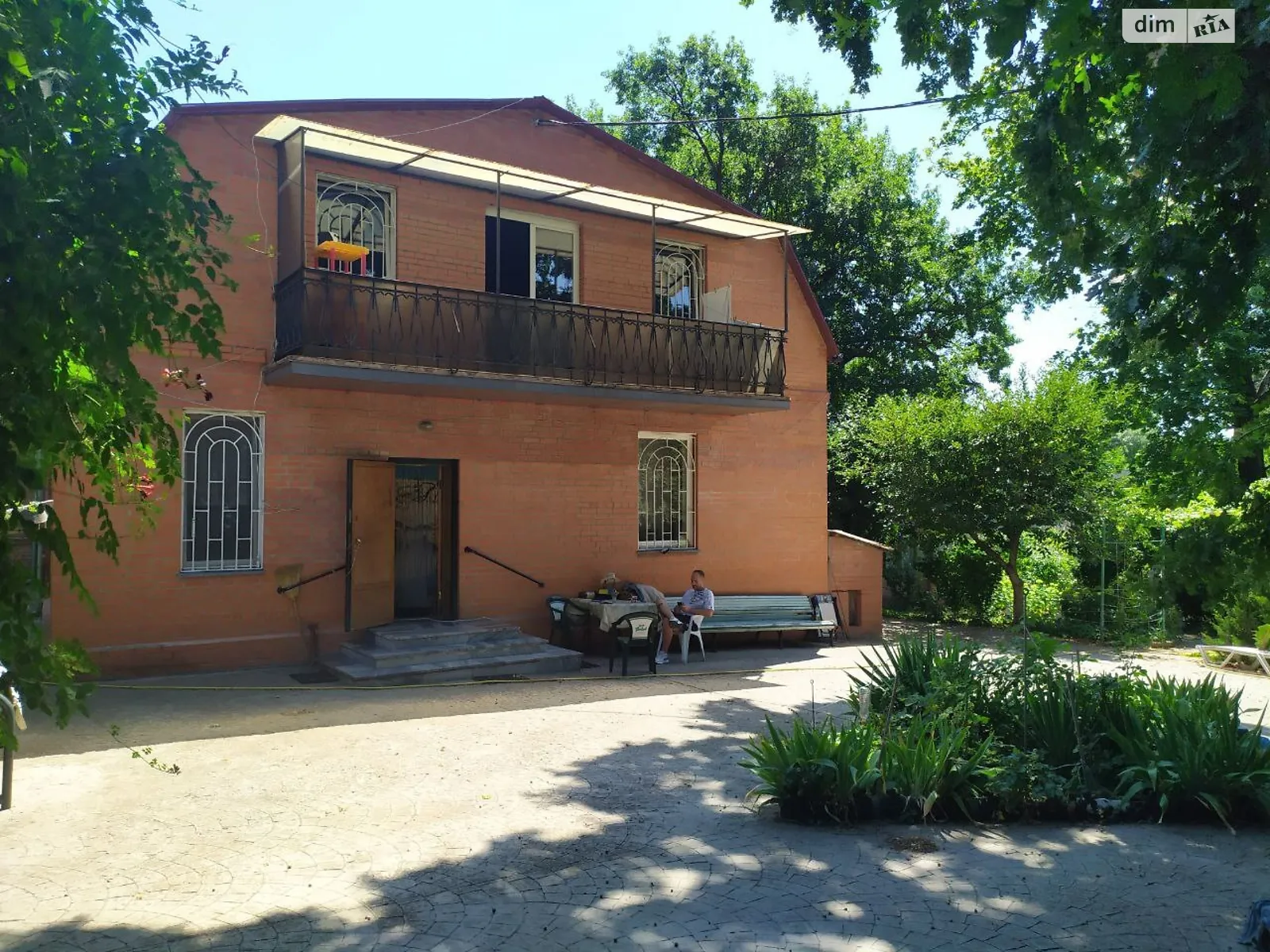 Продается дом на 2 этажа 260 кв. м с беседкой, цена: 2000000 $ - фото 1