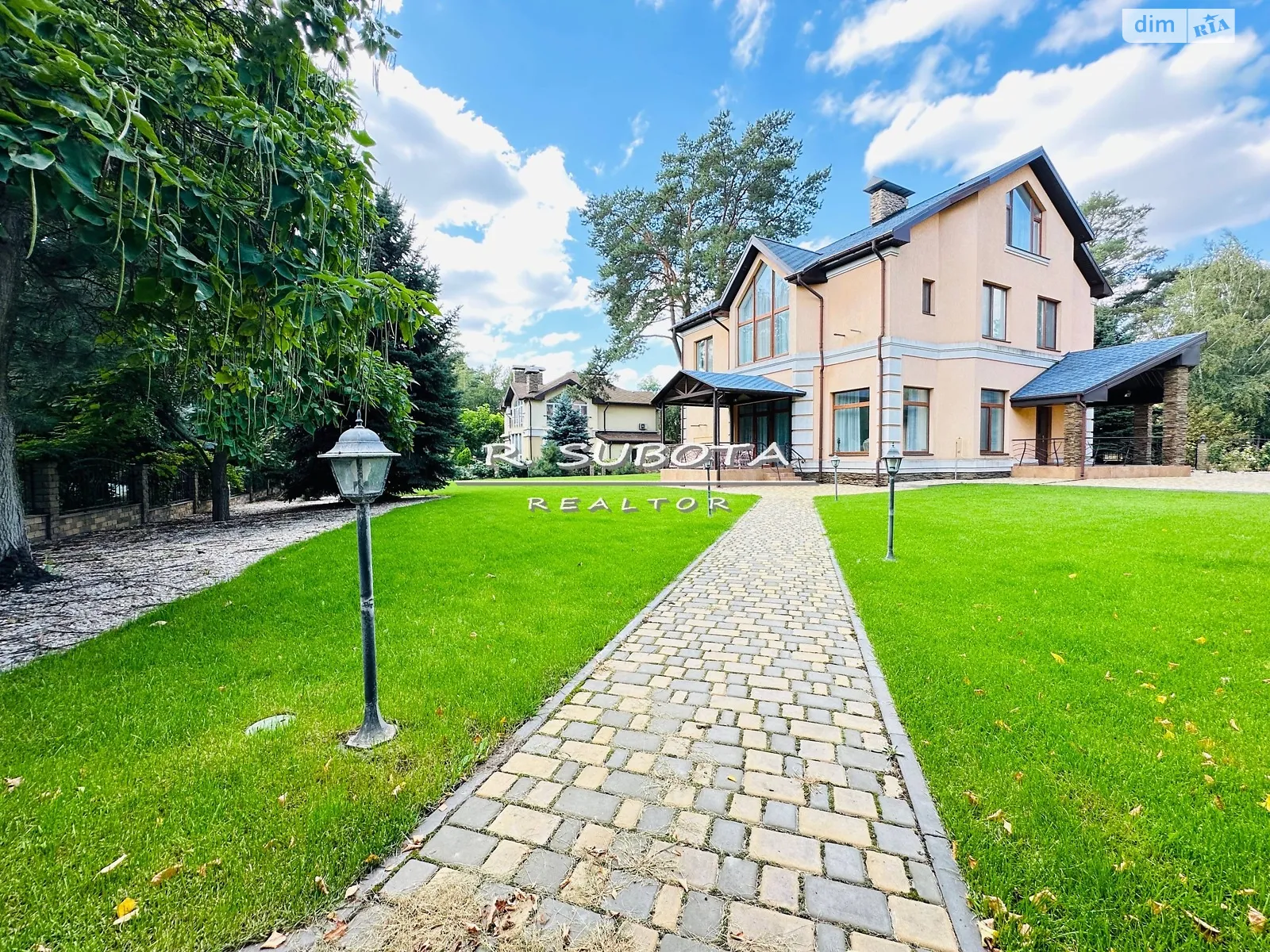 Сдается в аренду дом на 3 этажа 320 кв. м с подвалом, цена: 2000 $ - фото 1