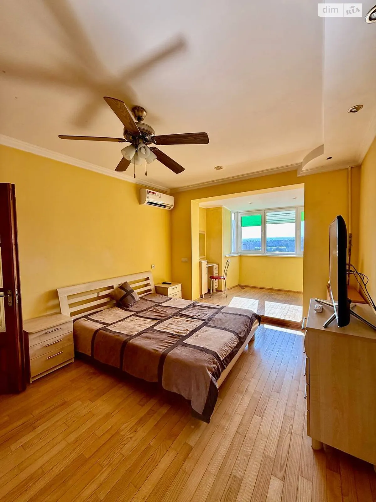 Продается 4-комнатная квартира 89.1 кв. м в Черновцах, ул. Воробкевича Сидора - фото 1