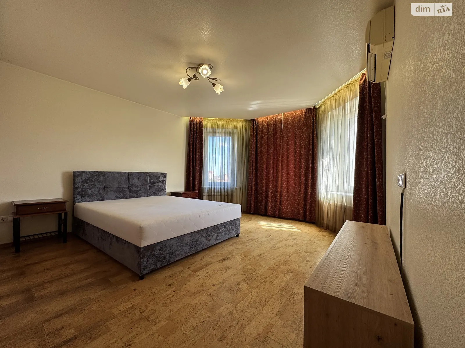 Продается 3-комнатная квартира 110 кв. м в Днепре, ул. Троицкая - фото 1