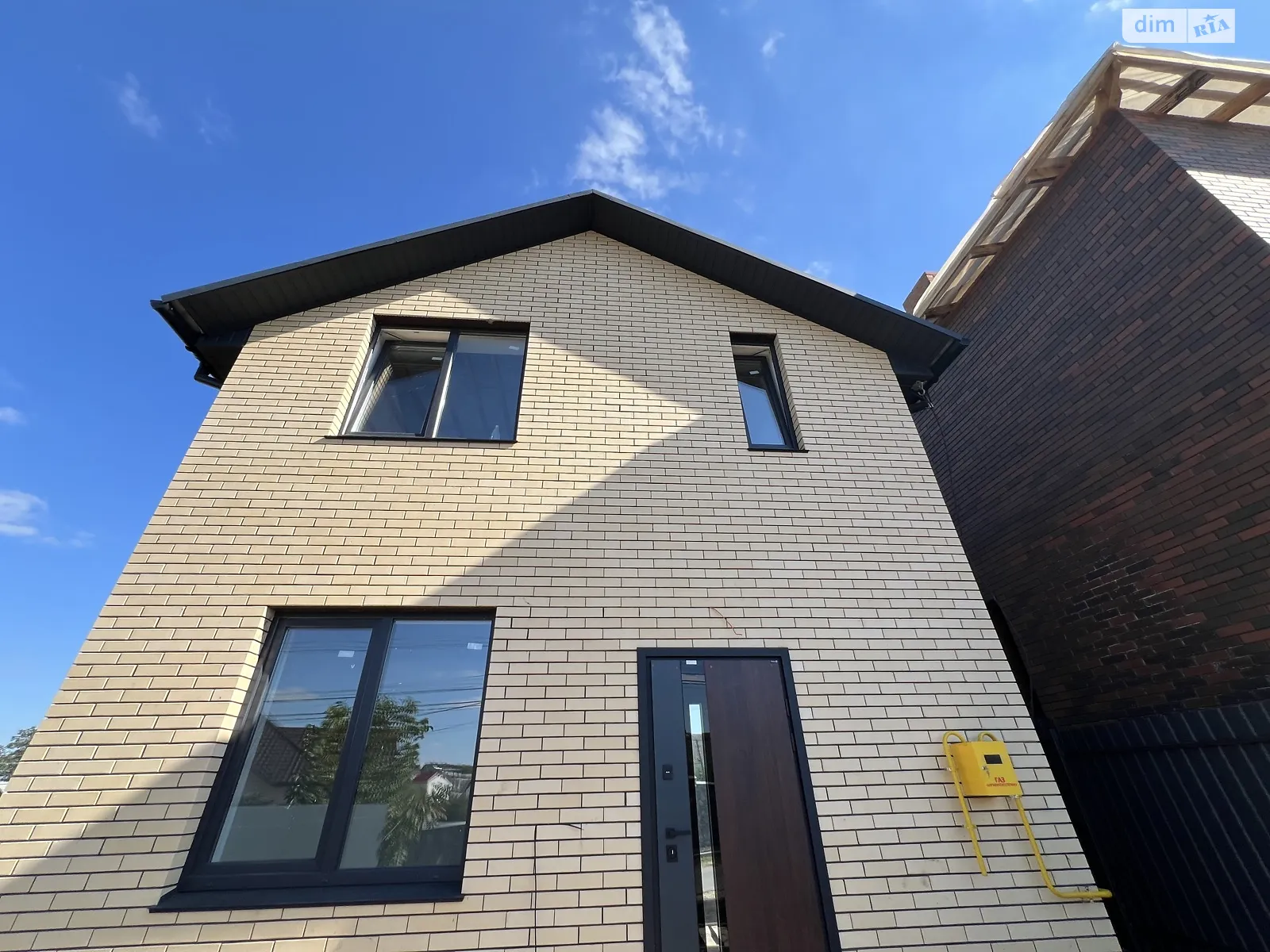 Продается дом на 2 этажа 107 кв. м с подвалом, цена: 88000 $ - фото 1