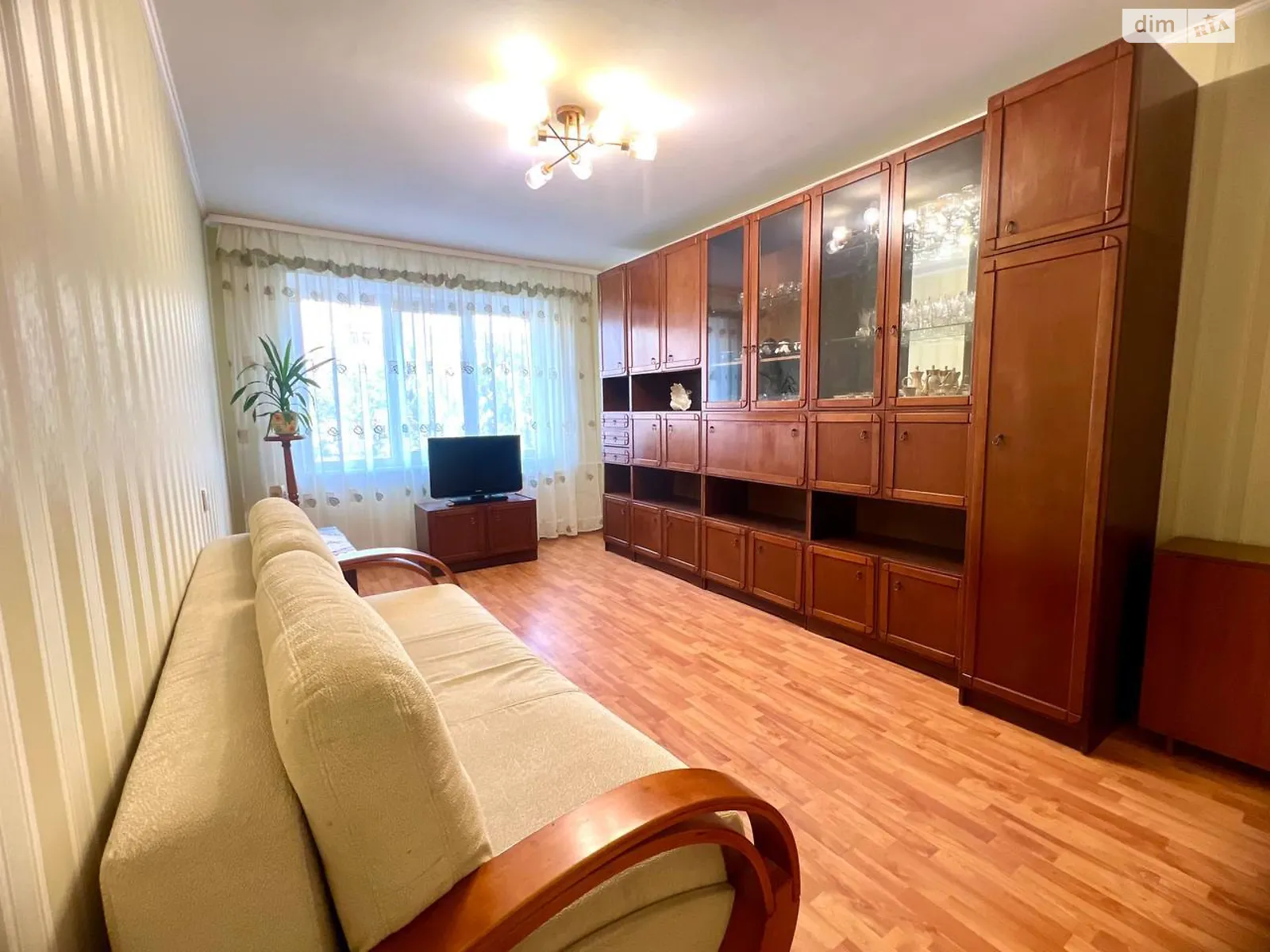 Продается 3-комнатная квартира 65 кв. м в Ровно, ул. Волынской Дивизии - фото 1