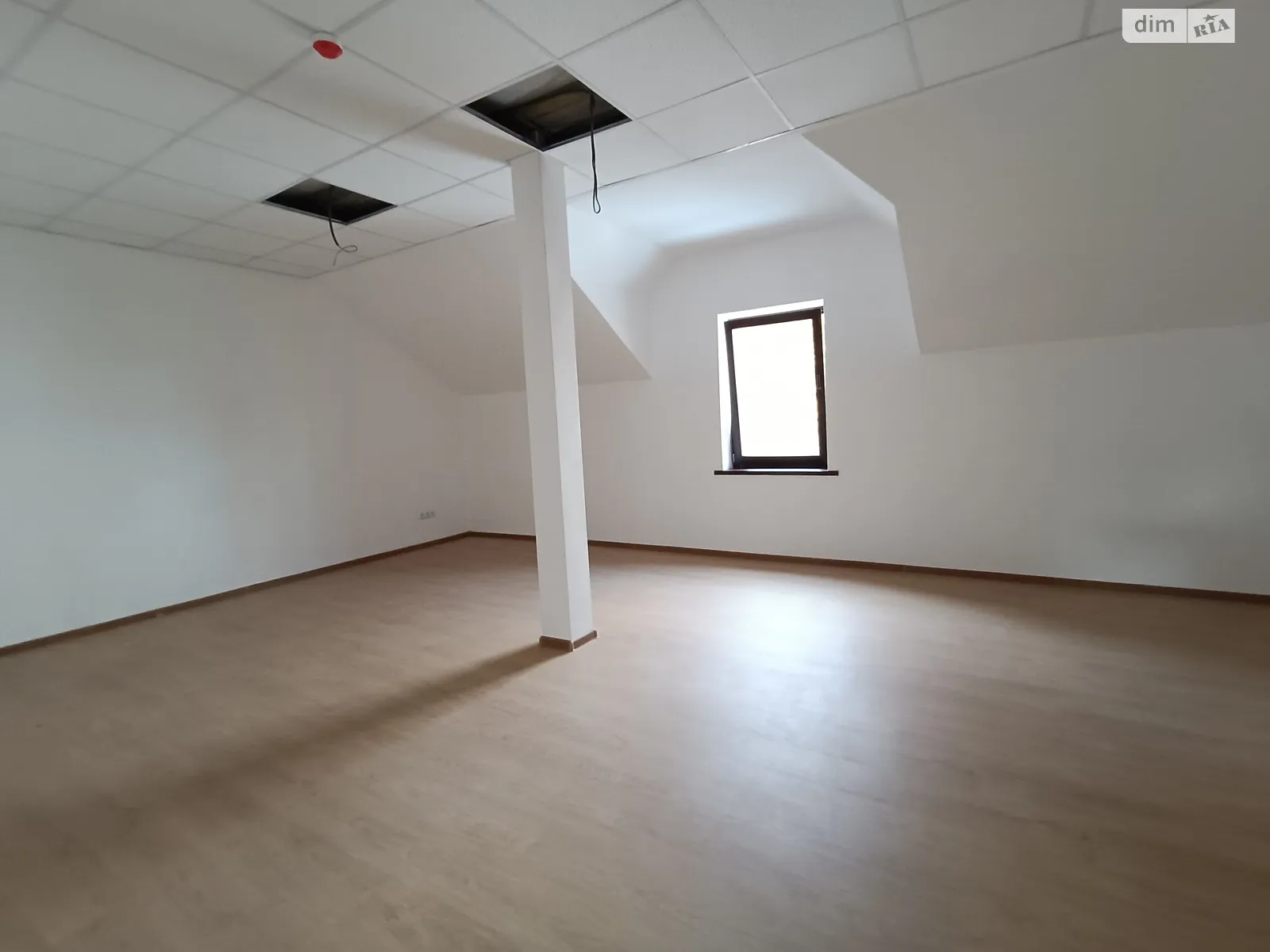 Сдается в аренду офис 37 кв. м в бизнес-центре, цена: 9250 грн - фото 1