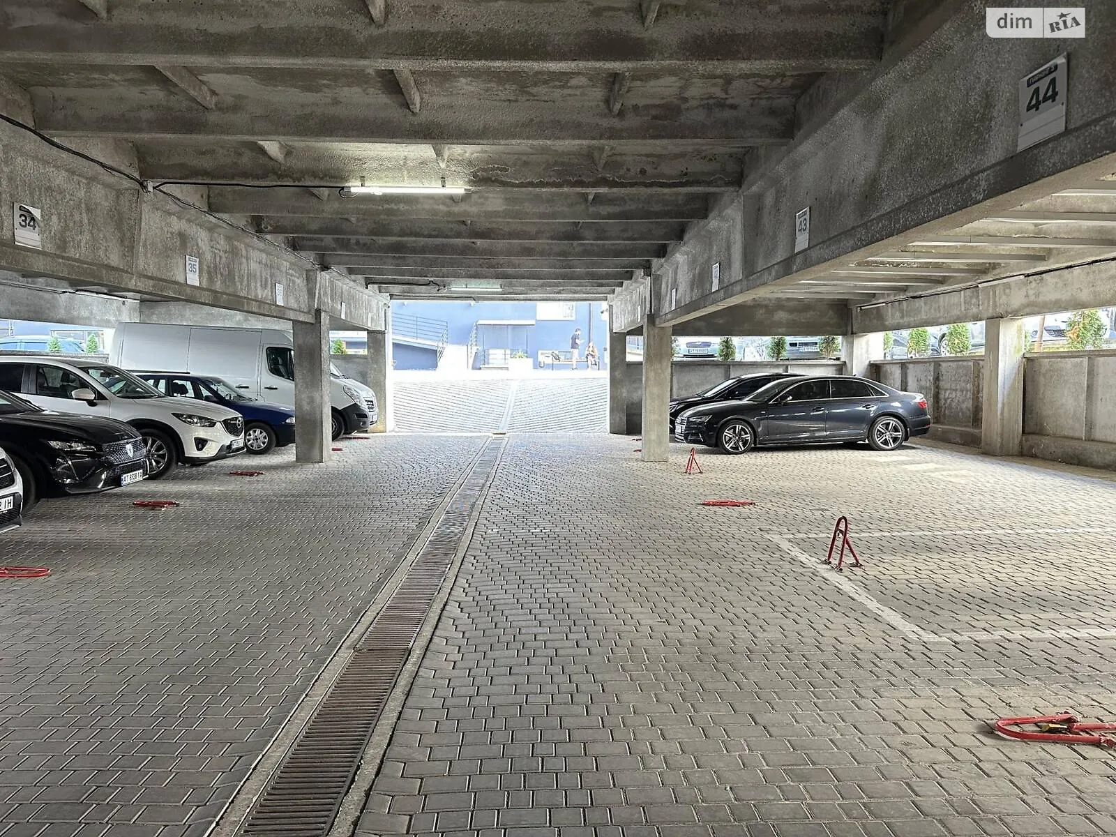 Продается подземный паркинг под легковое авто на 17 кв. м, цена: 9000 $ - фото 1