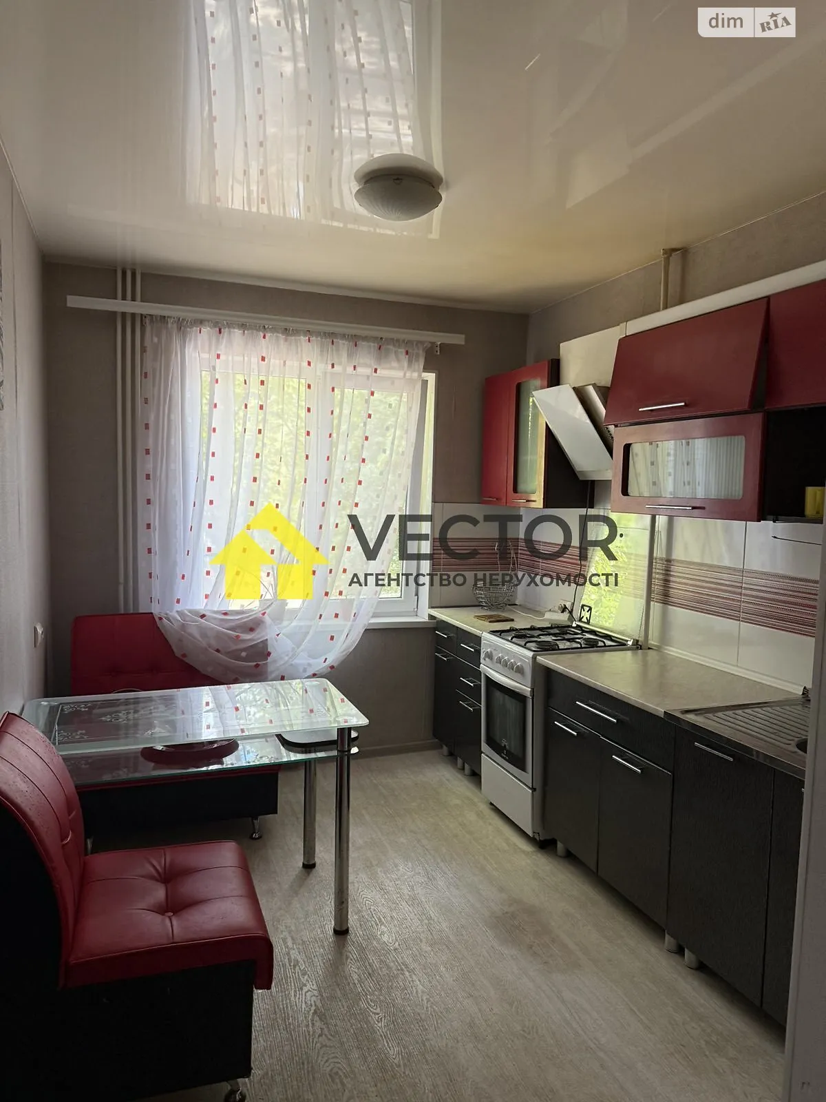 Продается 3-комнатная квартира 66.7 кв. м в Полтаве, ул. Великотырновская - фото 1