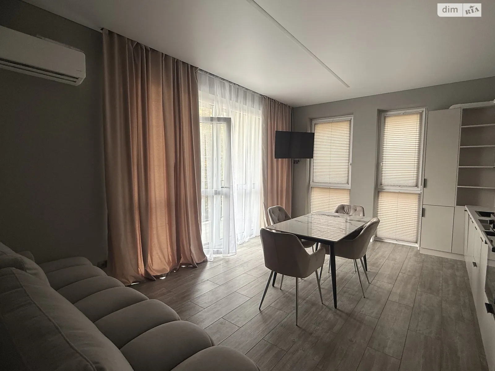 Продается 1-комнатная квартира 54 кв. м в Ужгороде, ул. Собранецкая, 112 - фото 1