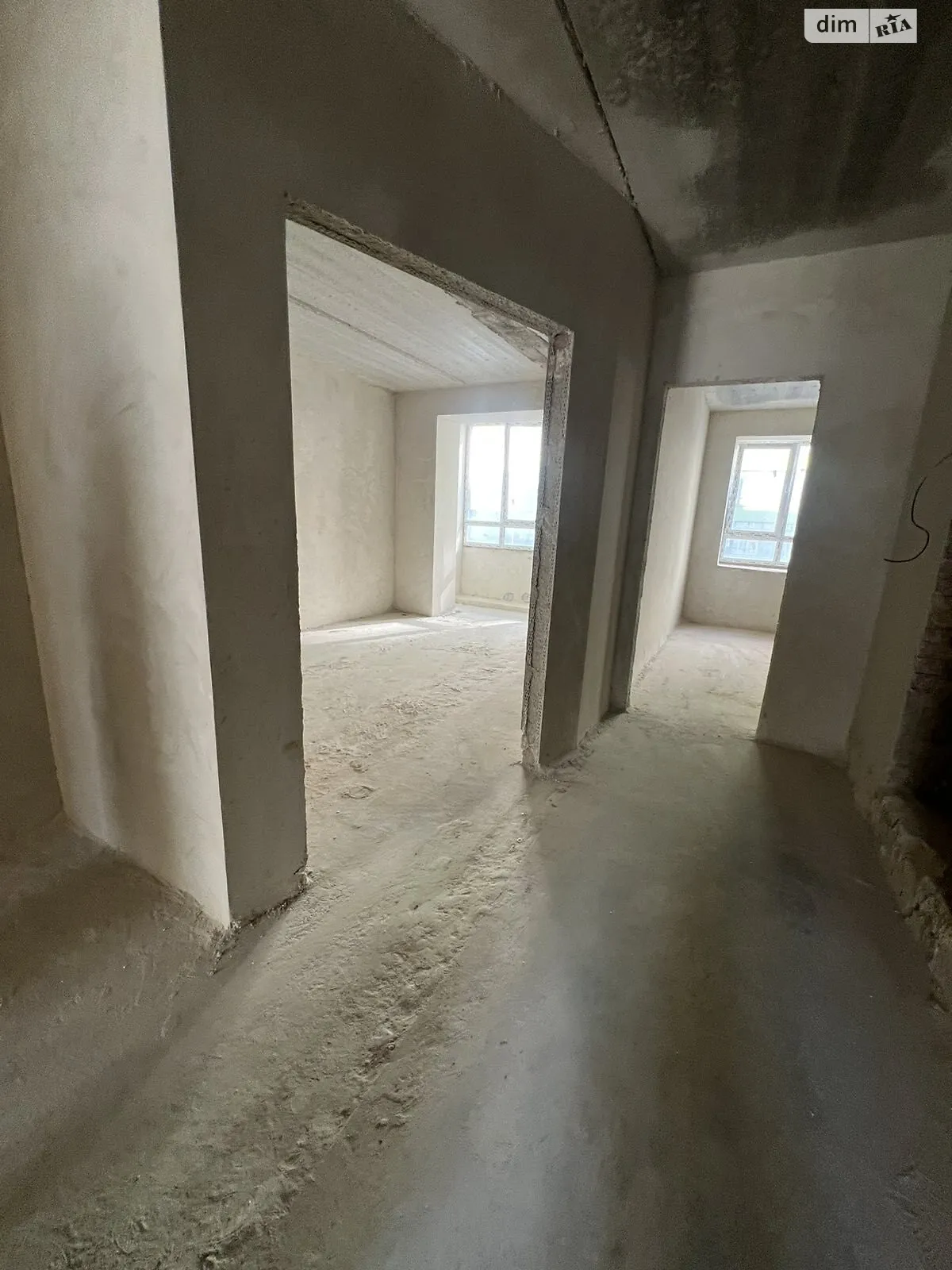 Продается 3-комнатная квартира 88 кв. м в Ивано-Франковске, ул. Приозерная, 28 - фото 1