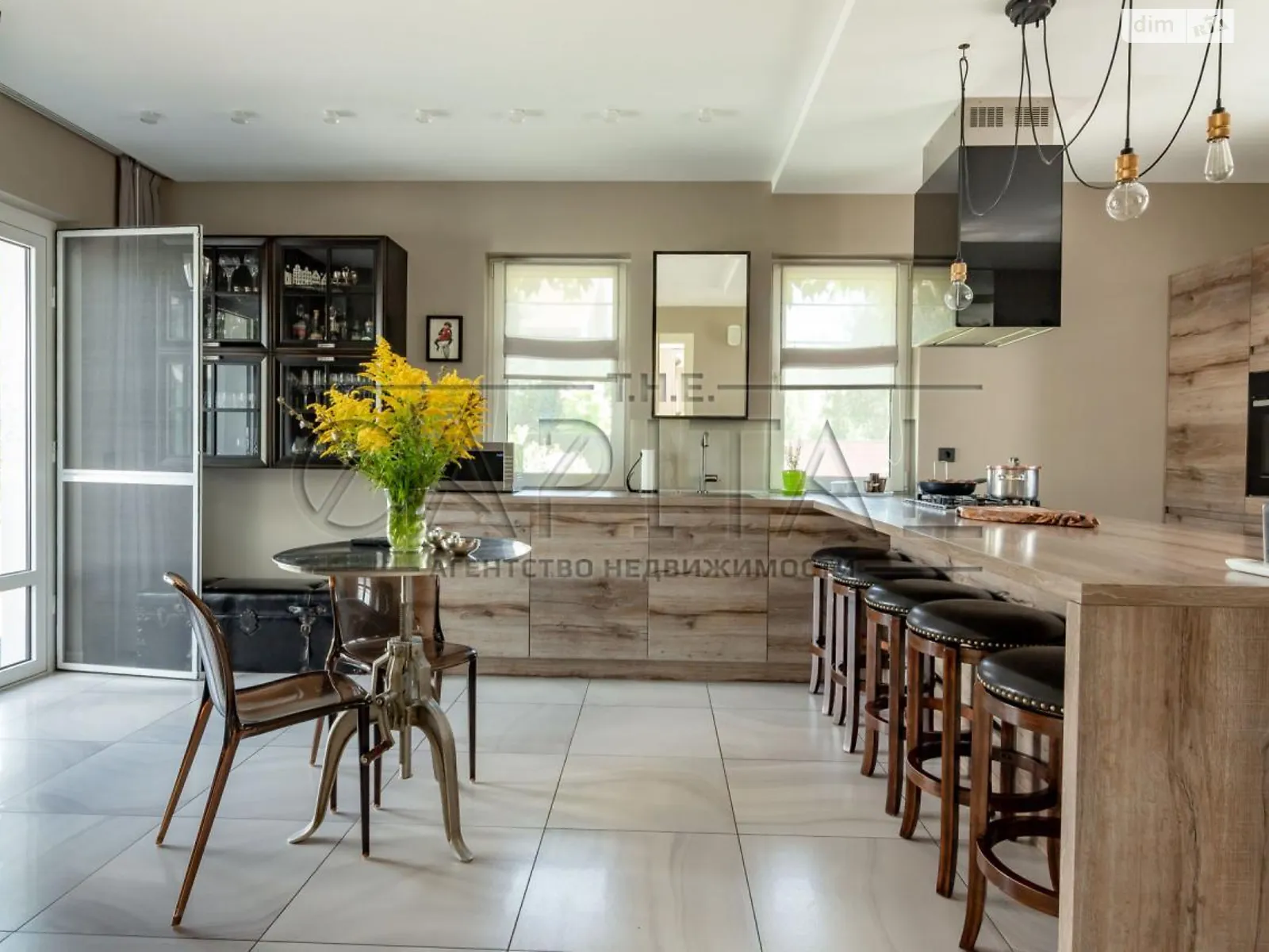 Продается дом на 2 этажа 360 кв. м с садом, цена: 430000 $ - фото 1