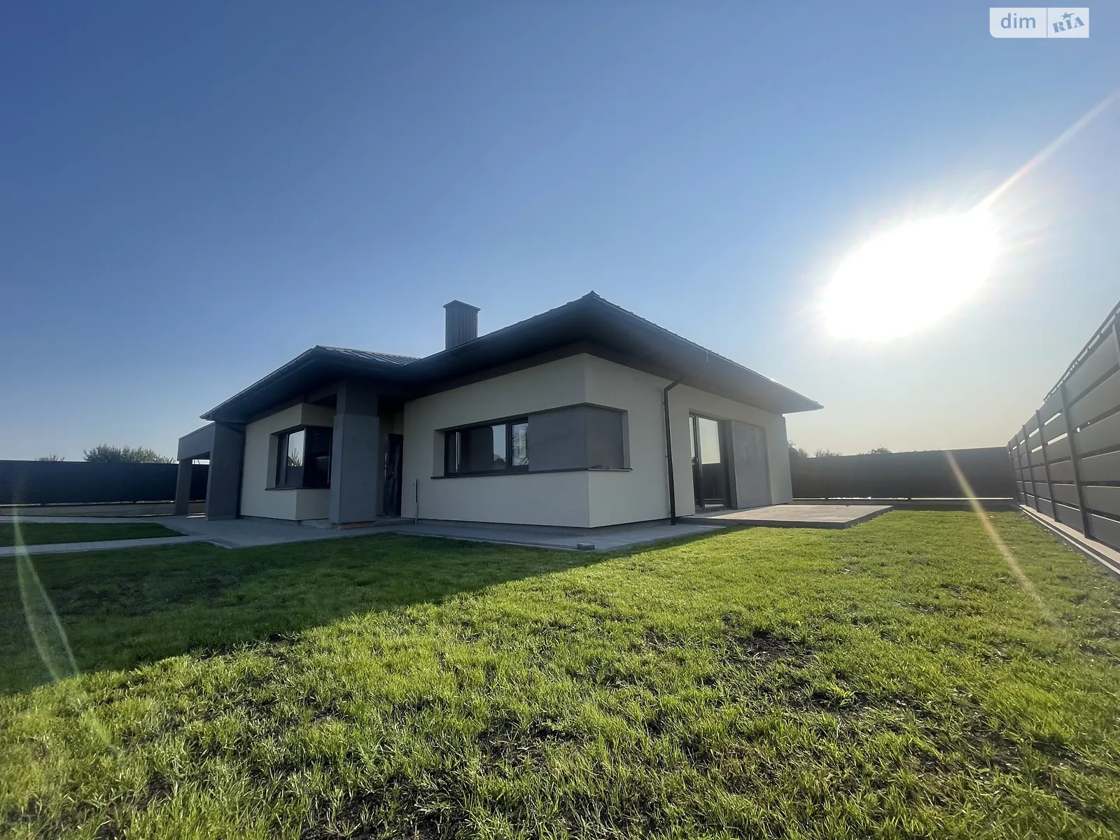 Продается одноэтажный дом 125 кв. м с бассейном, цена: 156000 $ - фото 1