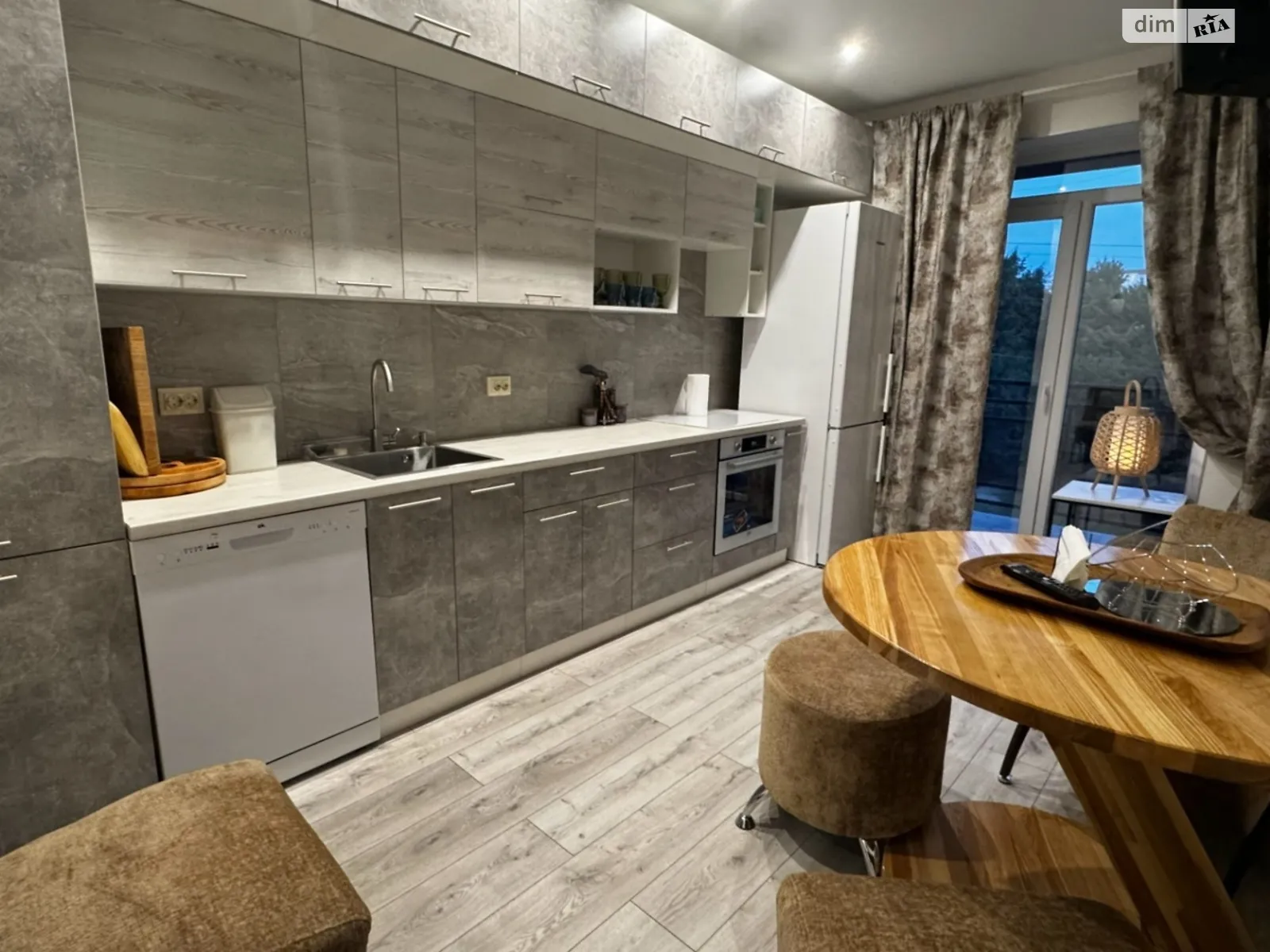 Сдается в аренду 2-комнатная квартира 72 кв. м в Ужгороде, ул. Героев 128-й бригады(8-го Марта), 48А корпус 1 - фото 1