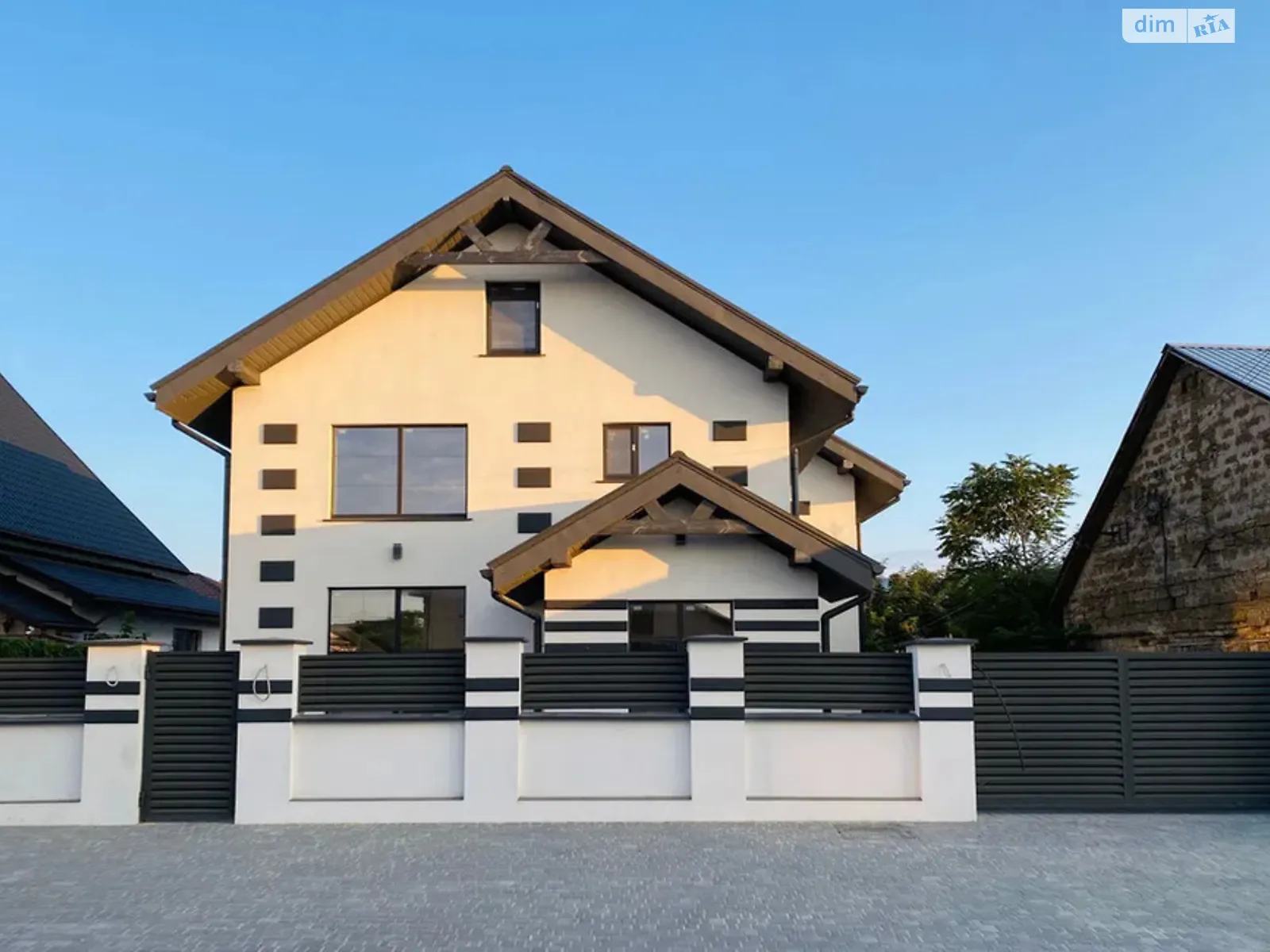 Продается дом на 2 этажа 204.9 кв. м с балконом, цена: 105000 $ - фото 1