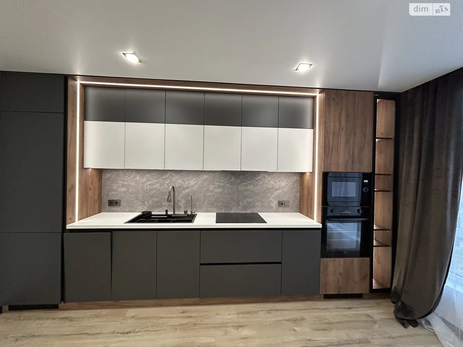 Продается 1-комнатная квартира 44 кв. м в Ивано-Франковске, ул. Бандеры Степана, 79 - фото 1