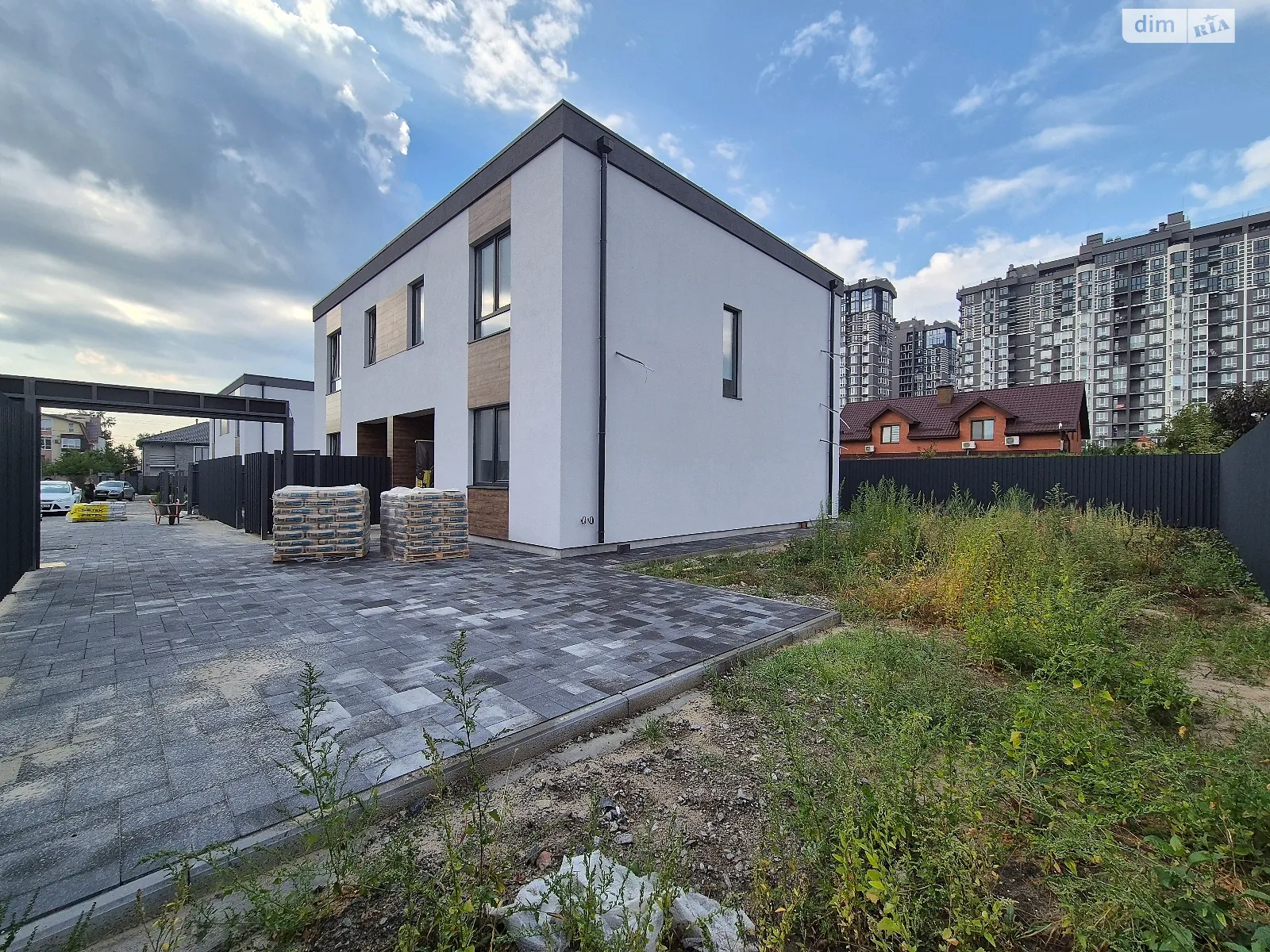 Продается дом на 2 этажа 120 кв. м с камином, цена: 110000 $ - фото 1