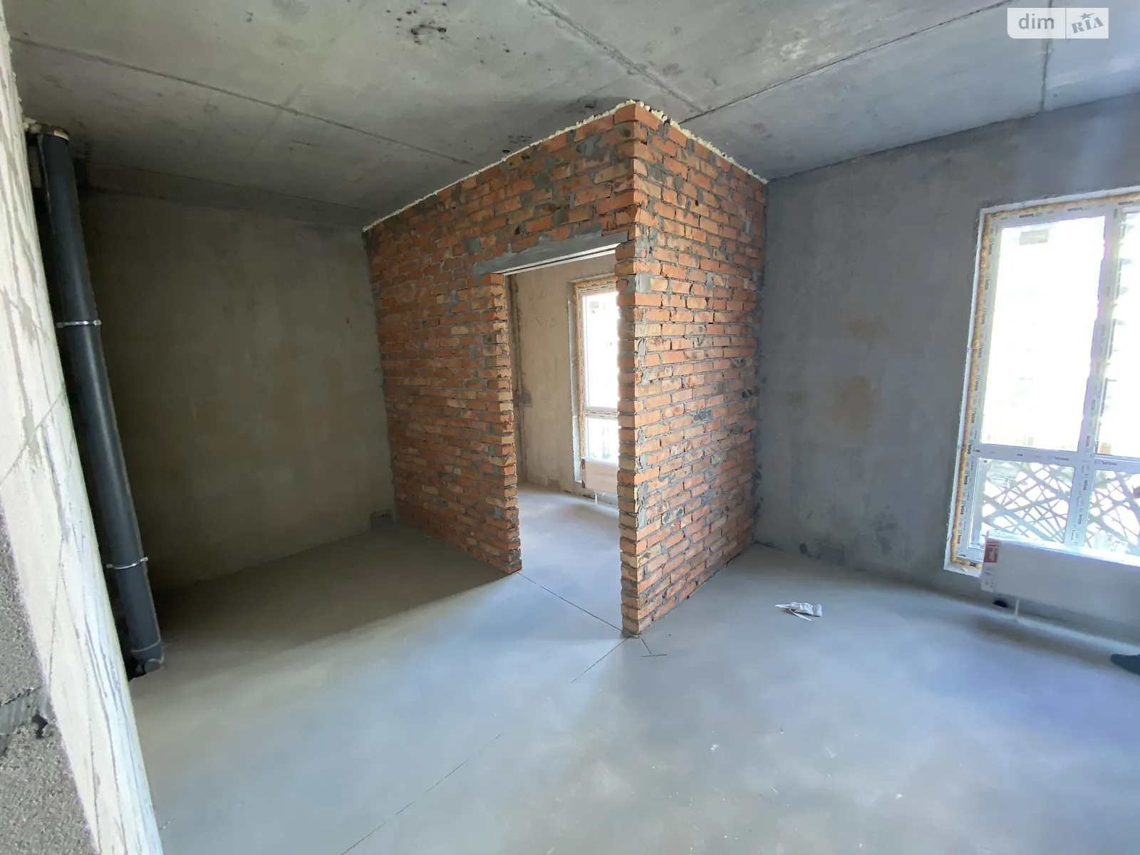 Продается 1-комнатная квартира 35 кв. м в Буче, ул. Петра Дорошенка, 4 - фото 1