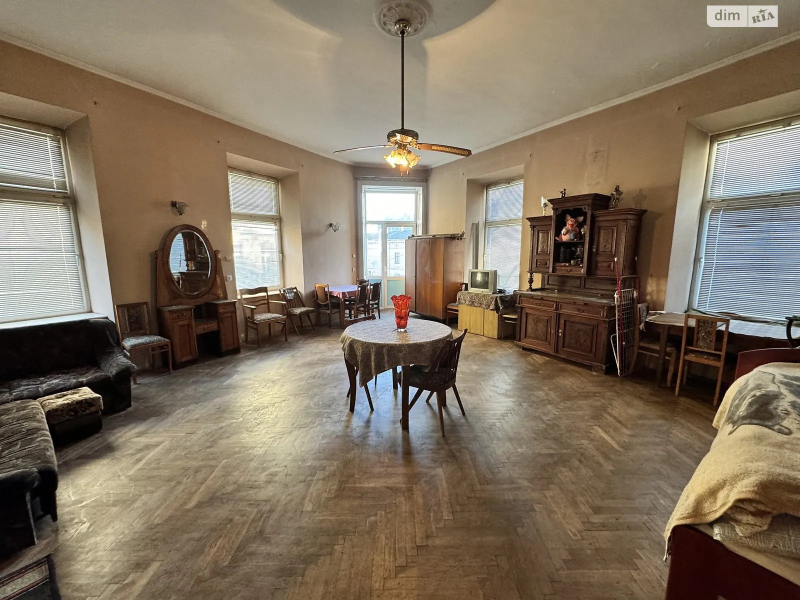 Продается 3-комнатная квартира 98.5 кв. м в Львове, ул. Князя Романа, 11 - фото 1