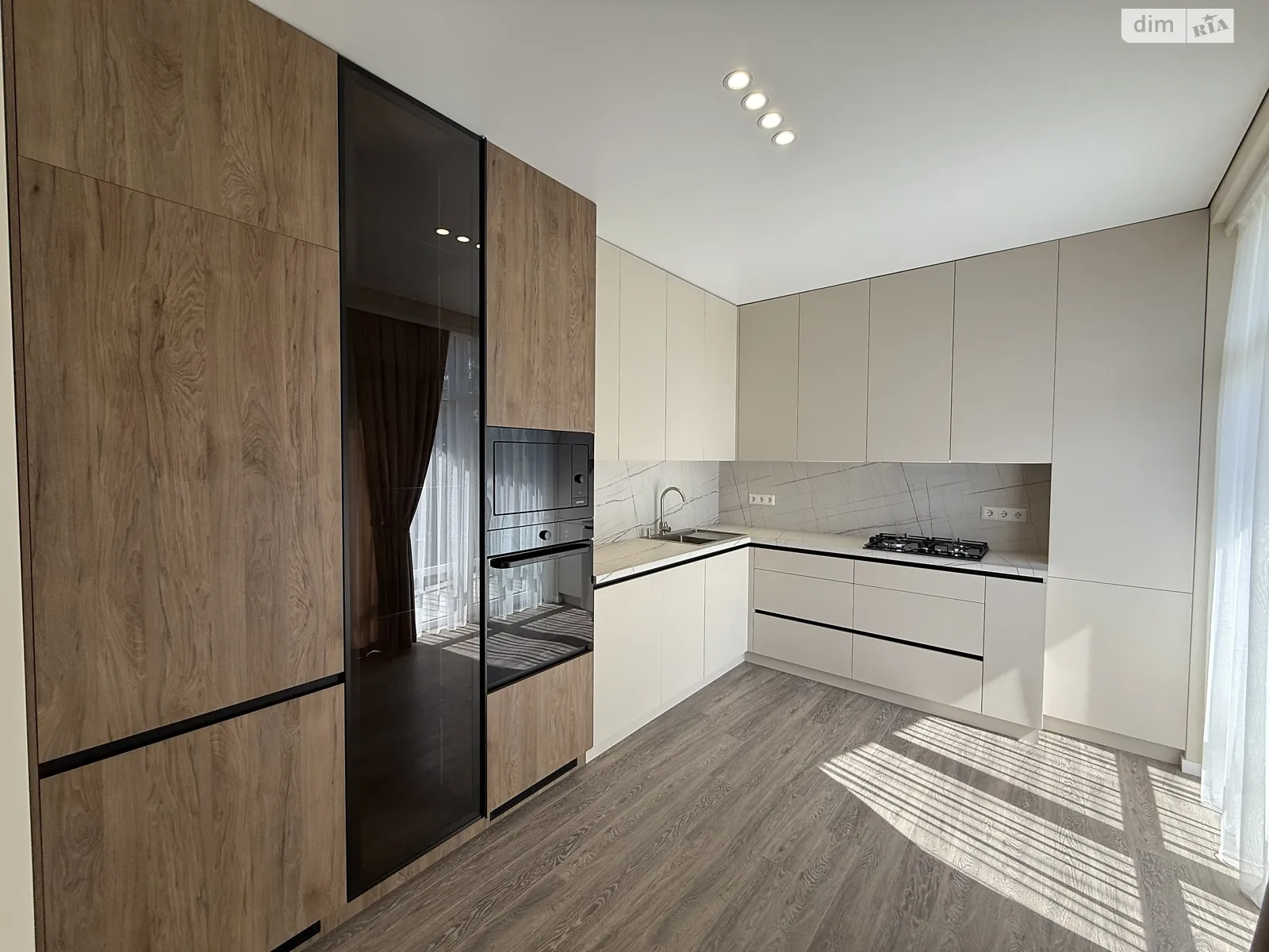 Продается 1-комнатная квартира 75 кв. м в Черновцах, ул. Льва Когута(Салтыкова-Щедрина Михаила), 18 - фото 1